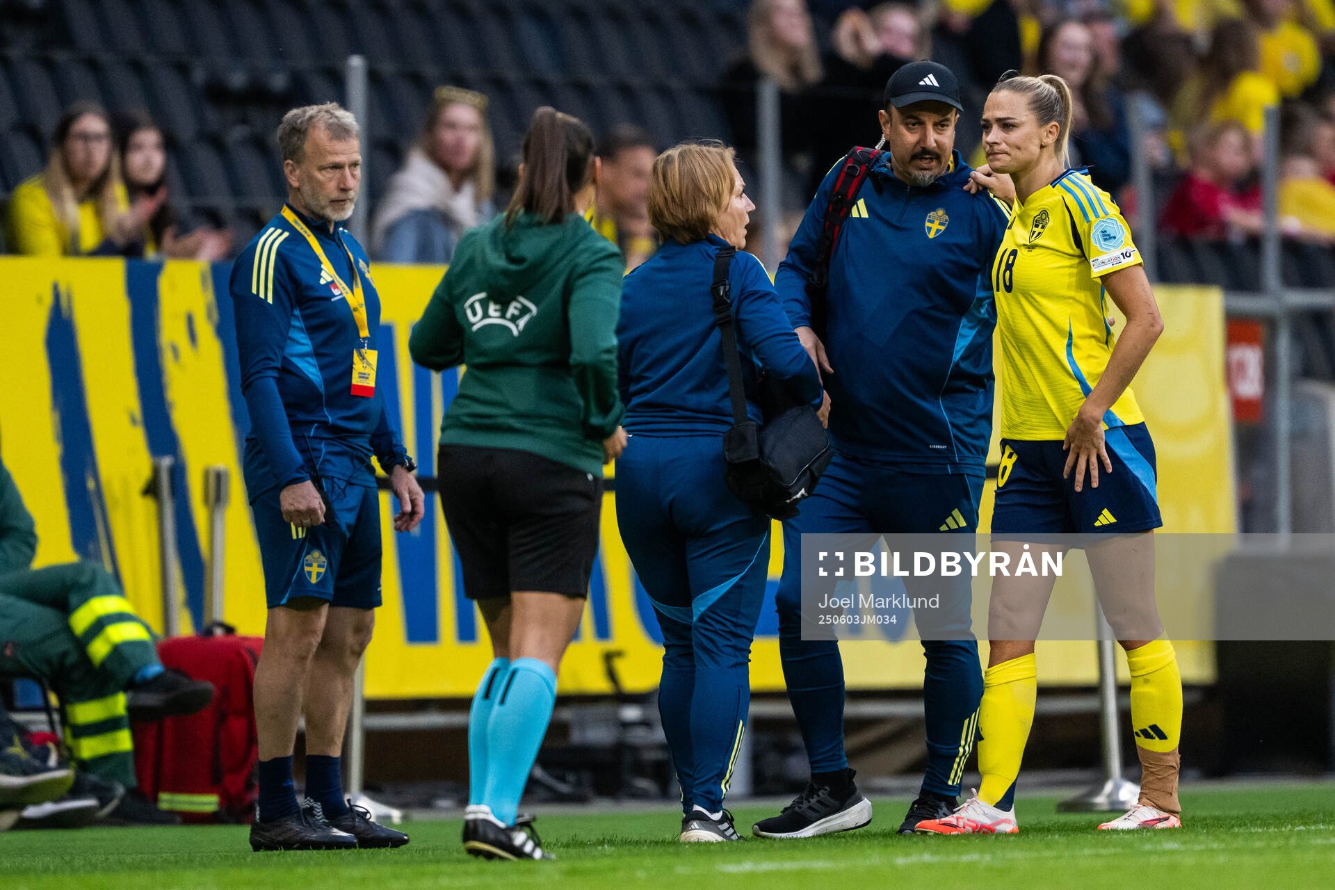 Fridolina Rolfö of Sweden leaves the pitch due to injury