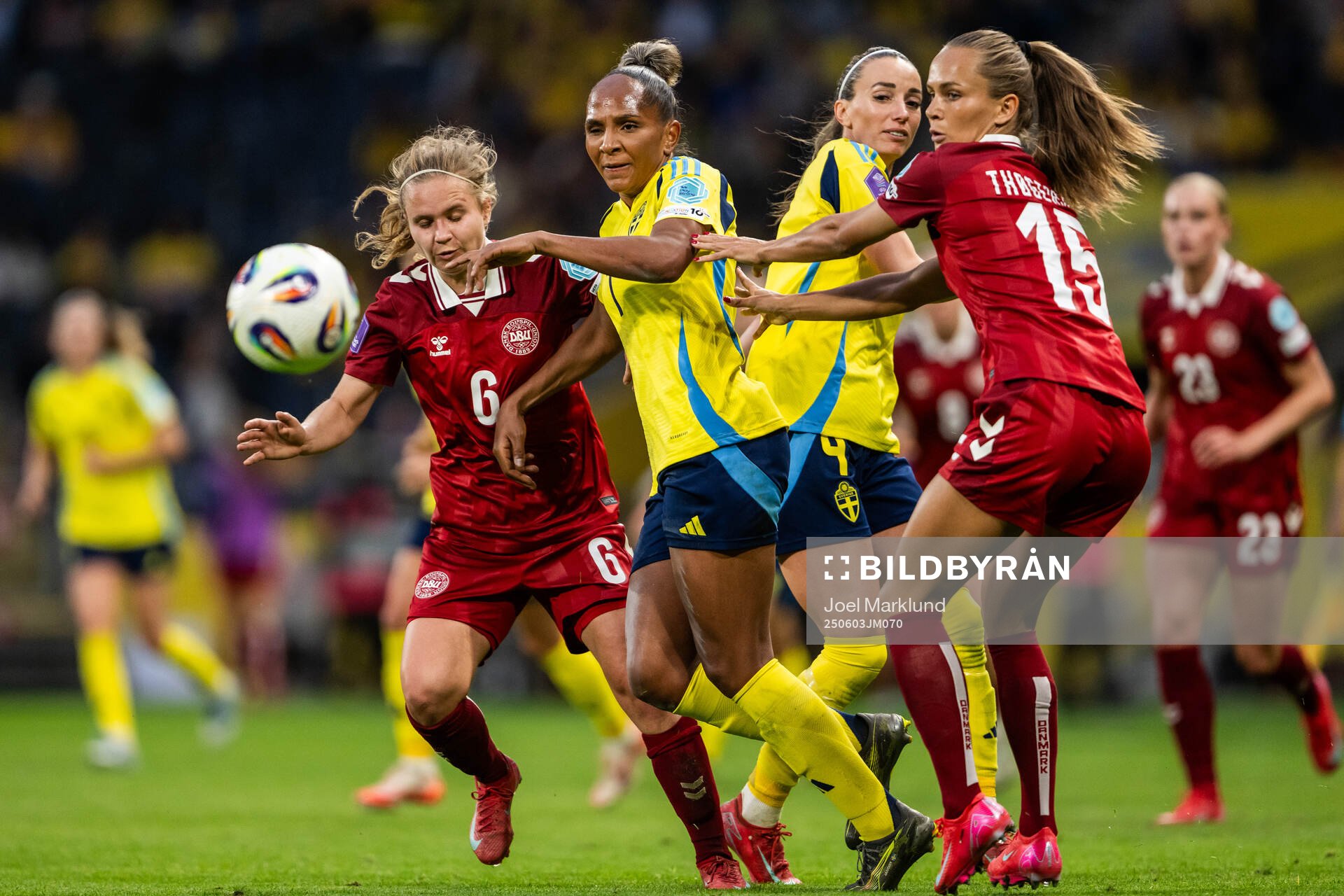 Josefine Hasbo and Frederikke Thøgersen of Denmark compete