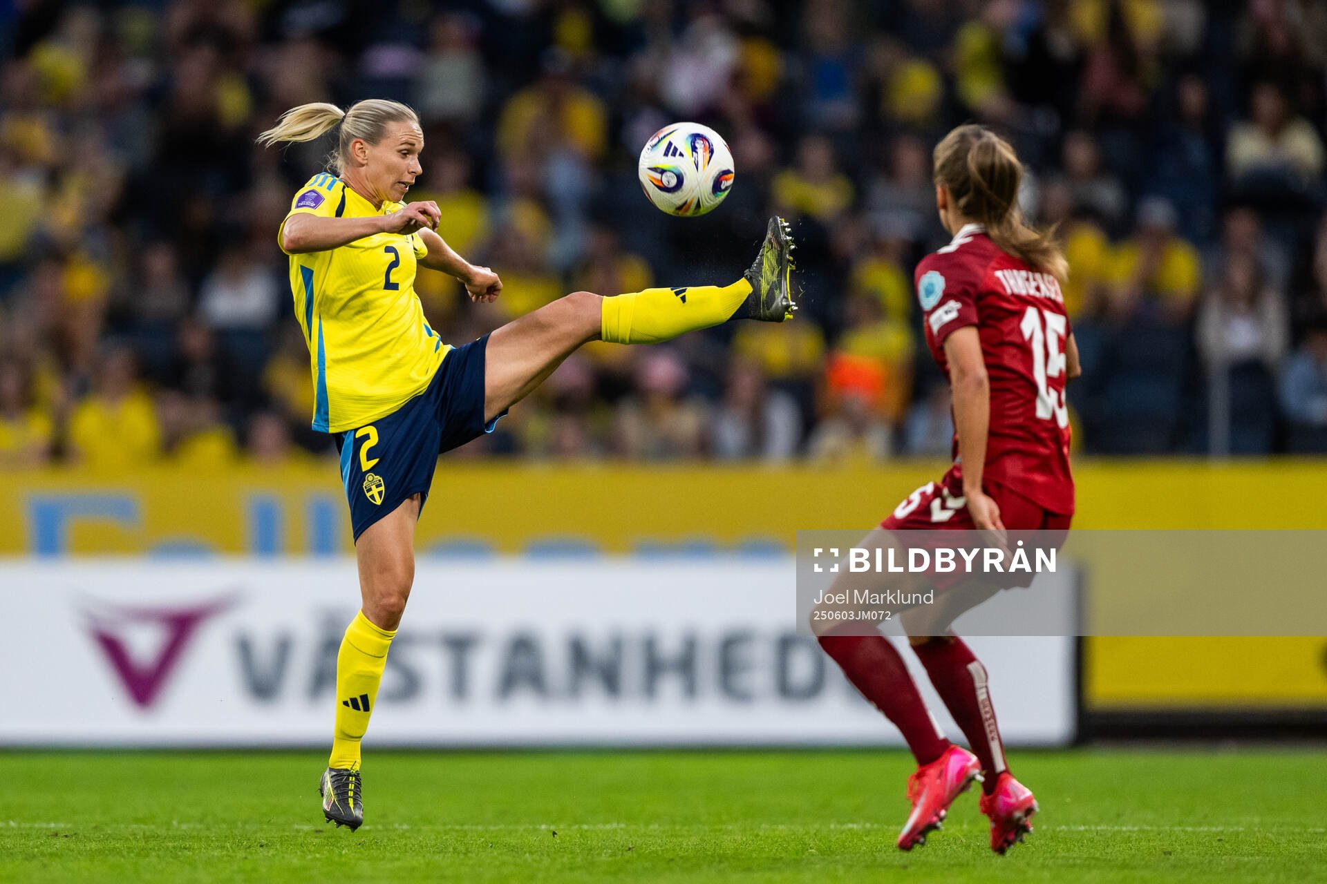Jonna Andersson of Sweden and Frederikke Thøgersen of