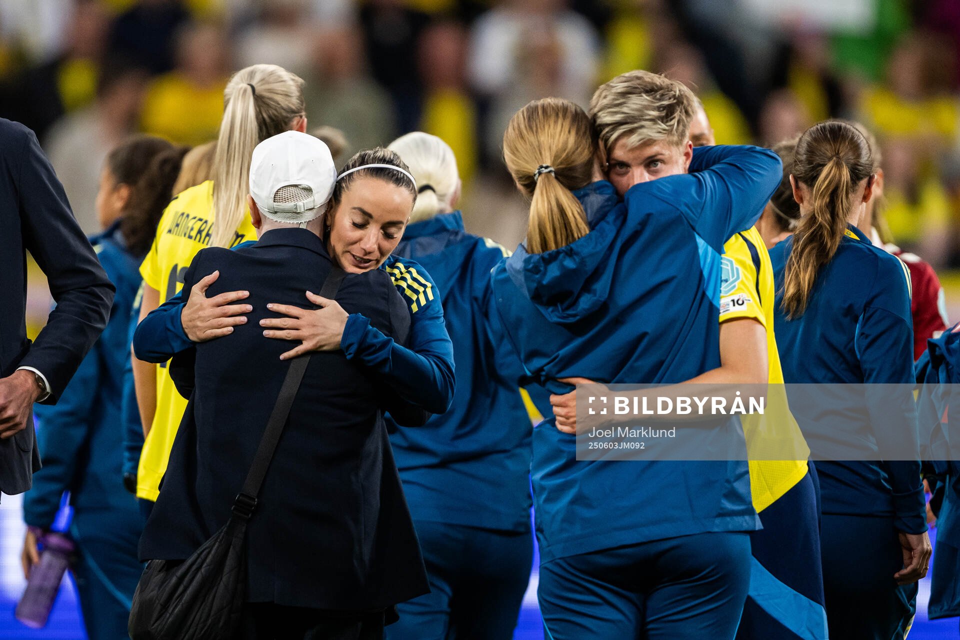 Kosovare Asllani and team manager Marika Domanski Lyfors of