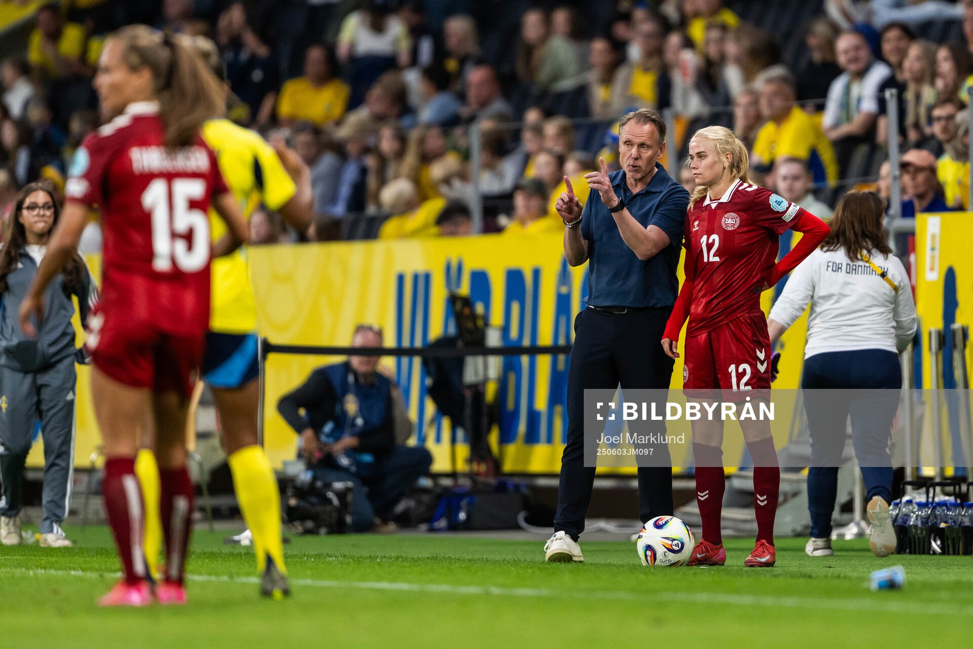 Head coach Andreé Jeglertz and Kathrine Möller Kuhl of