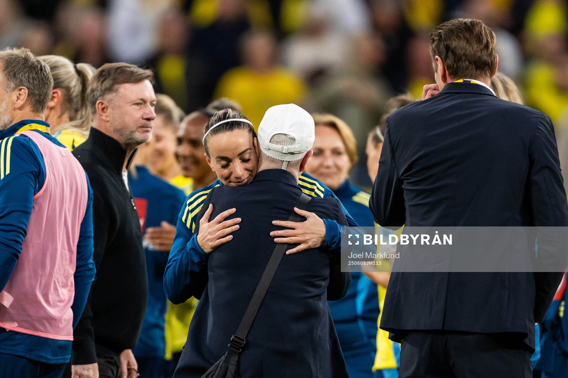 Kosovare Asllani and team manager Marika Domanski Lyfors of
