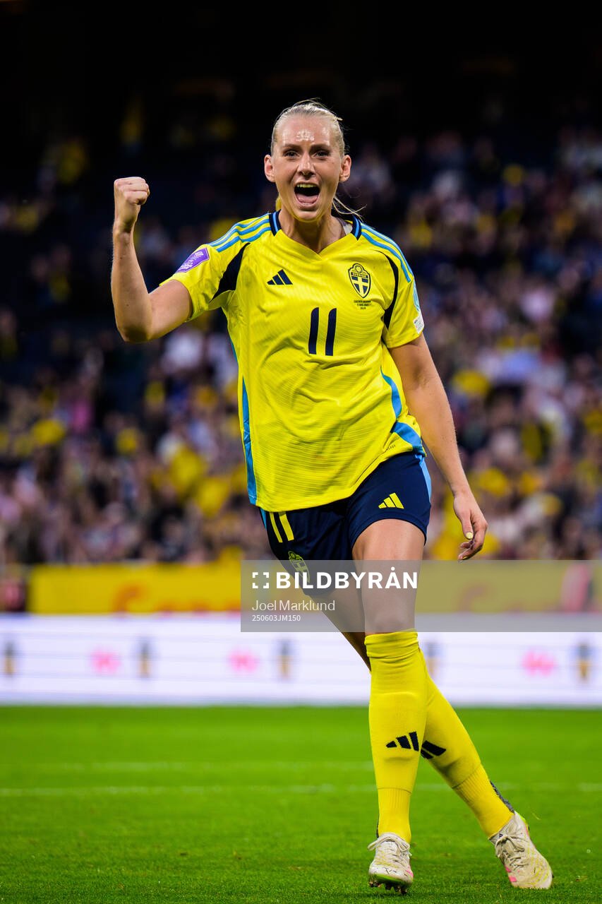 Stina Blackstenius of Sweden celebrates