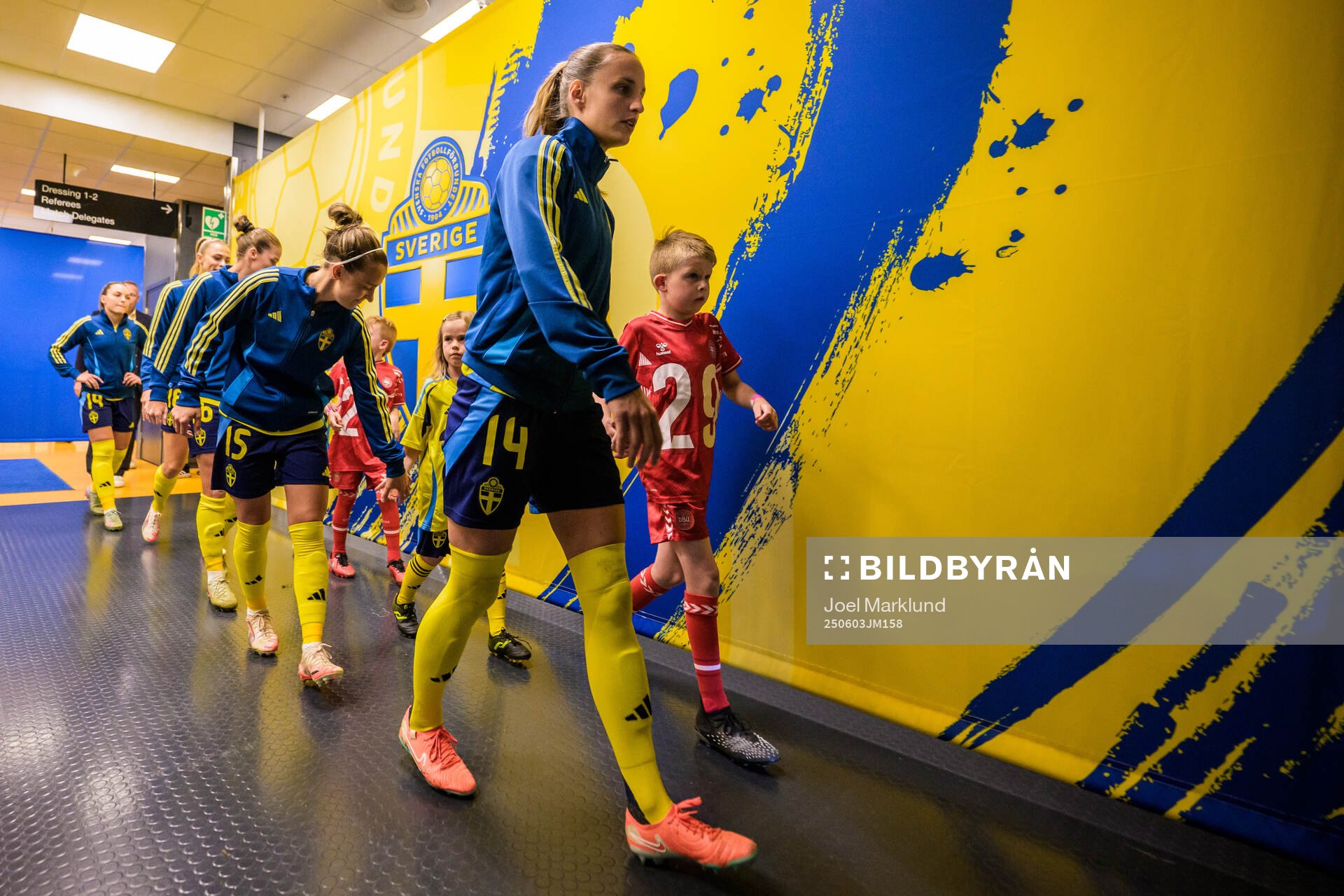 Julia Zigiotti Olme and Nathalie Björn of Sweden next to