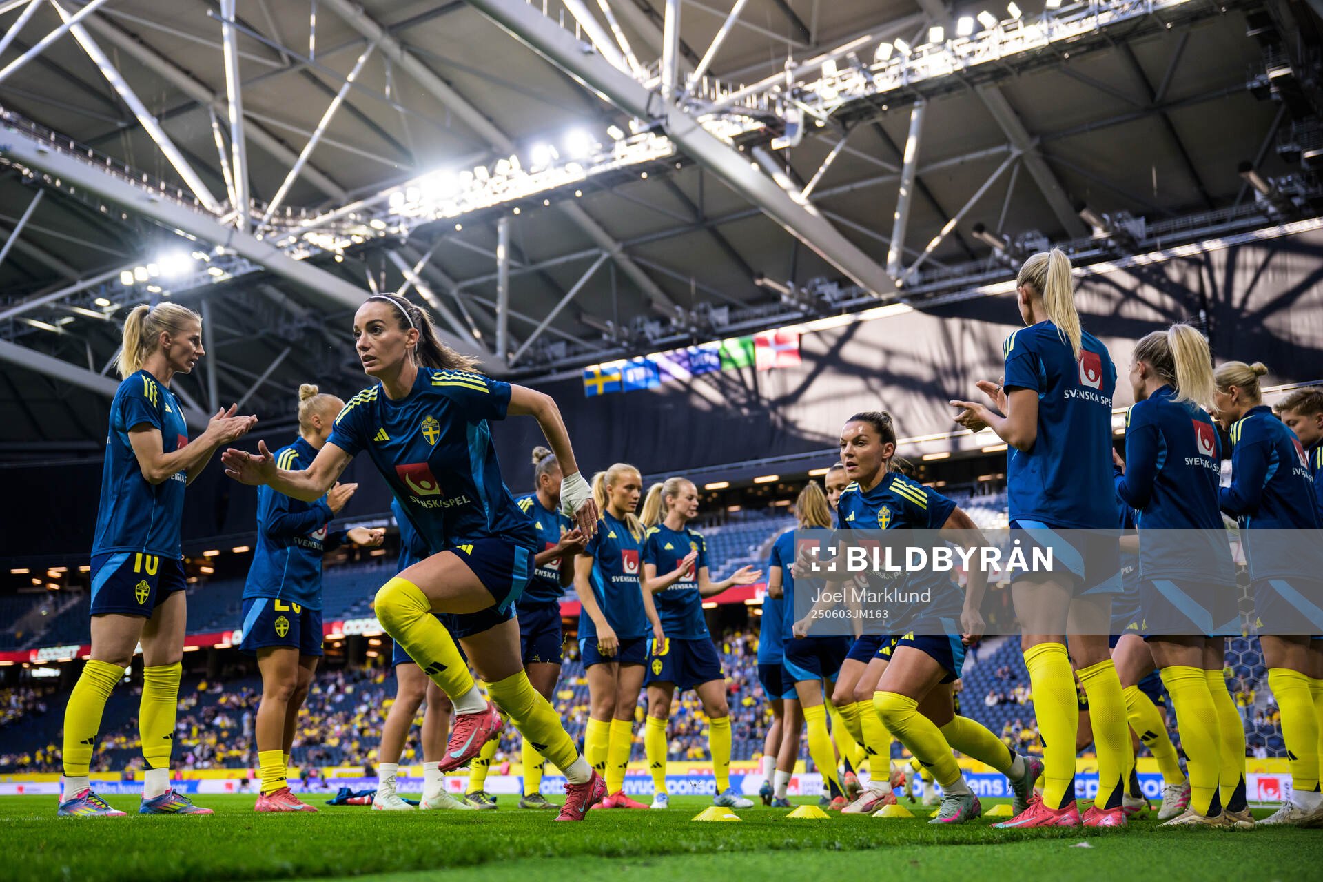 Kosovare Asllani and Johanna Rytting Kaneryd of Sweden at