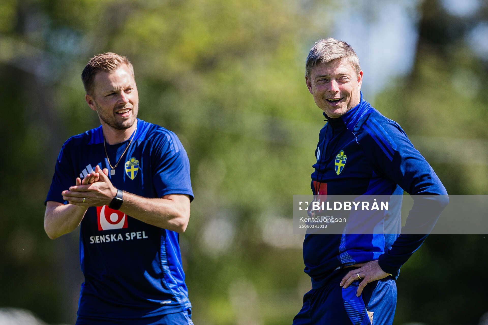Assistant coach Sebastian Larsson and head coach Jon Dahl