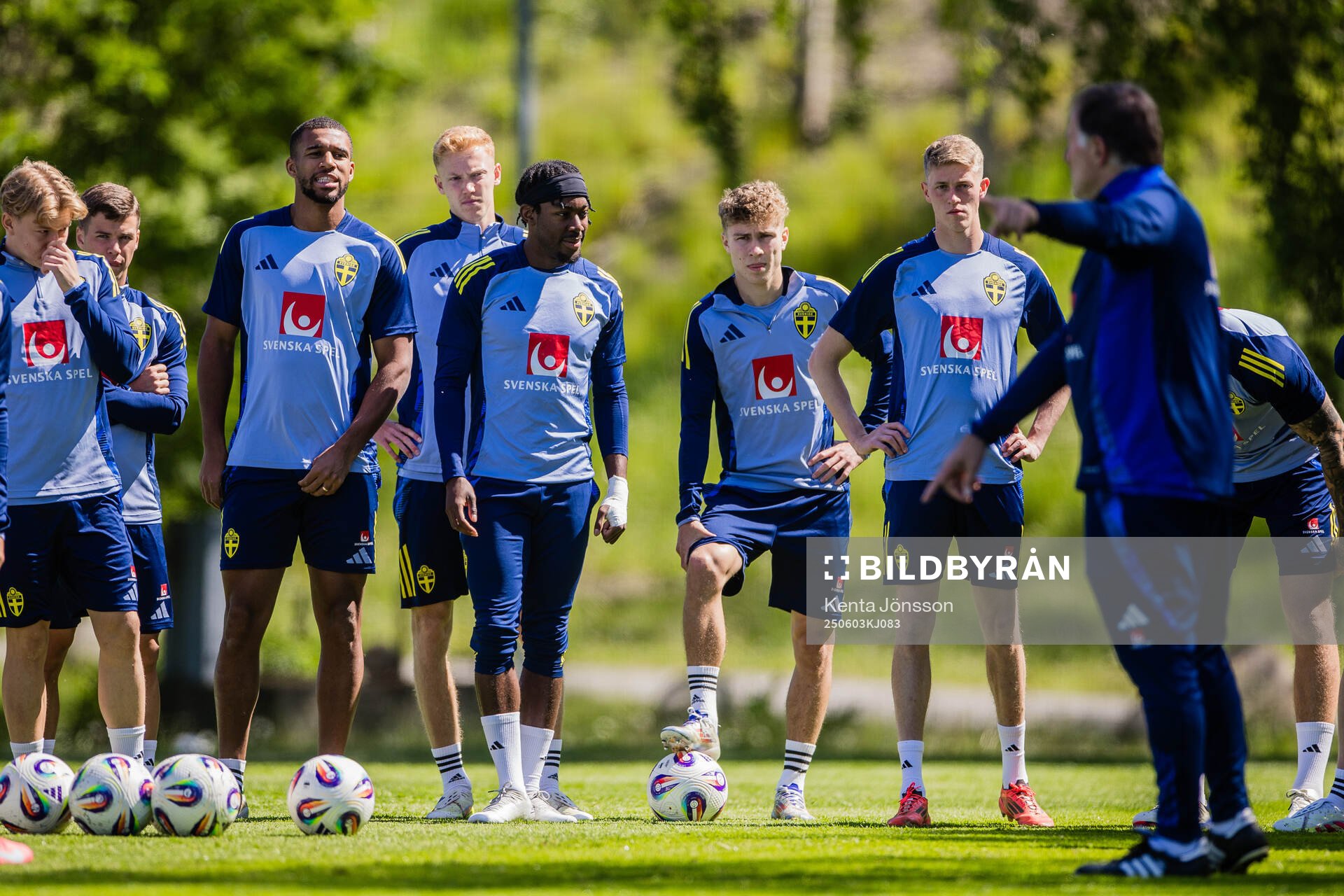 Isak Hien, Hugo Larsson, Anthony Elanga, Hugo Bolin and