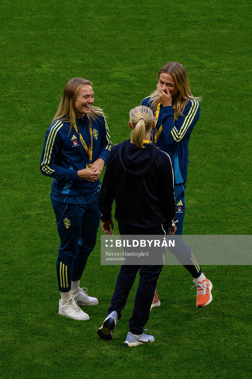Magdalena Eriksson and Fridolina Rolfö of Sweden with