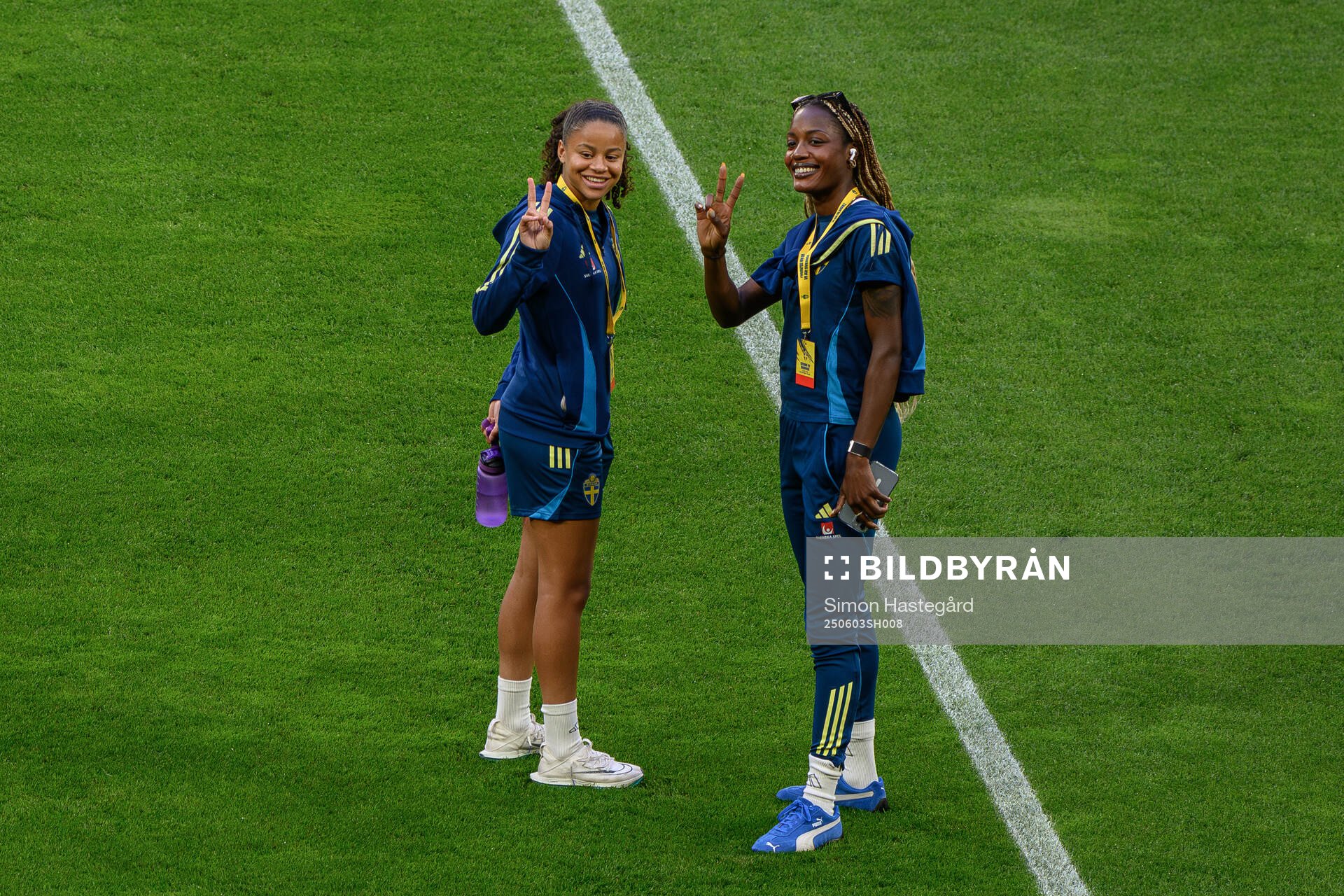 Felicia Schröder and Evelyn Ijeh of Sweden