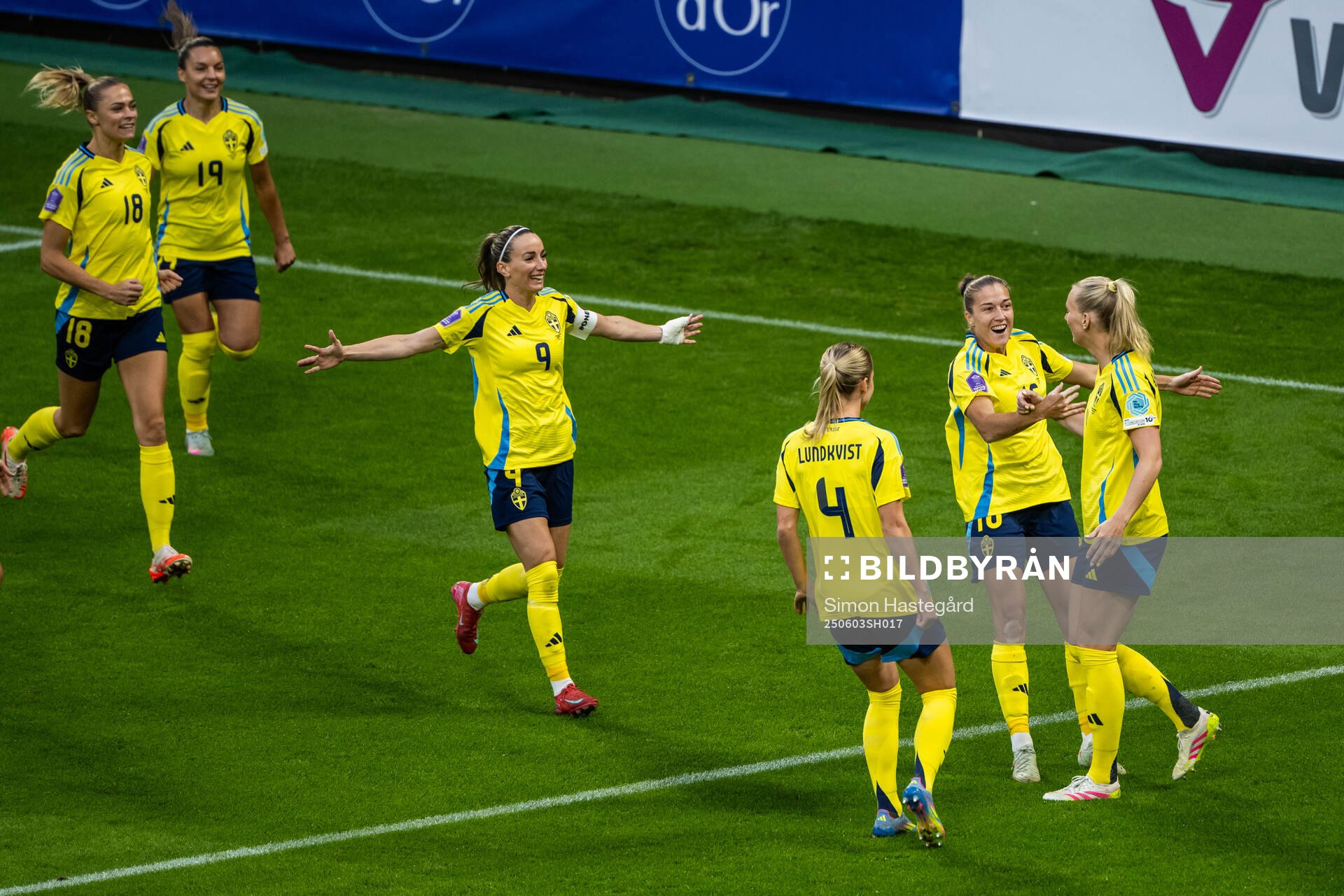 Kosovare Asllani, Hanna Lundkvist and Filippa Angeldahl