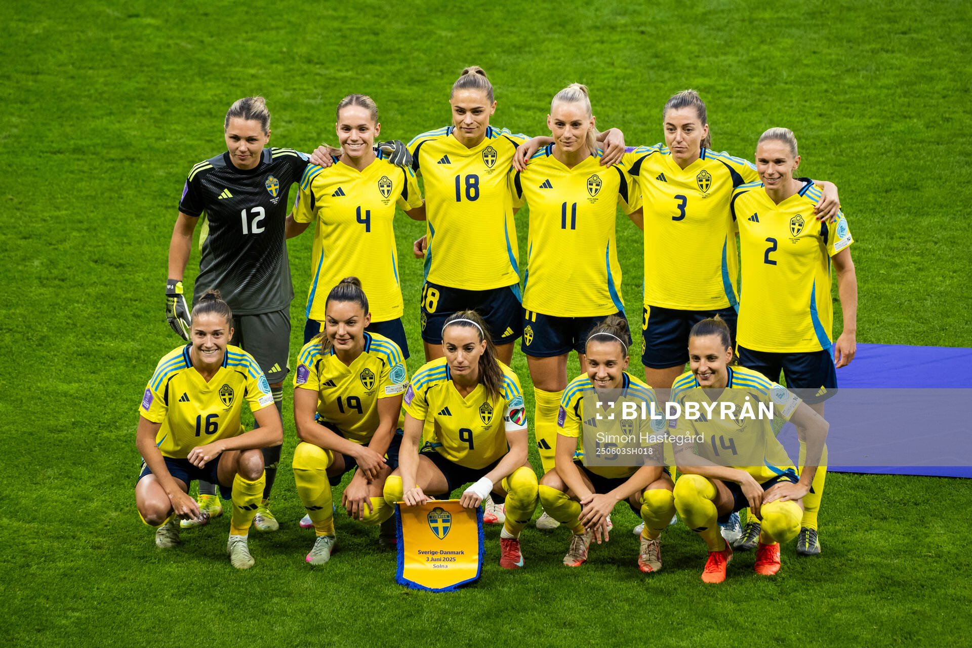 The starting eleven of Sweden pose for a photo