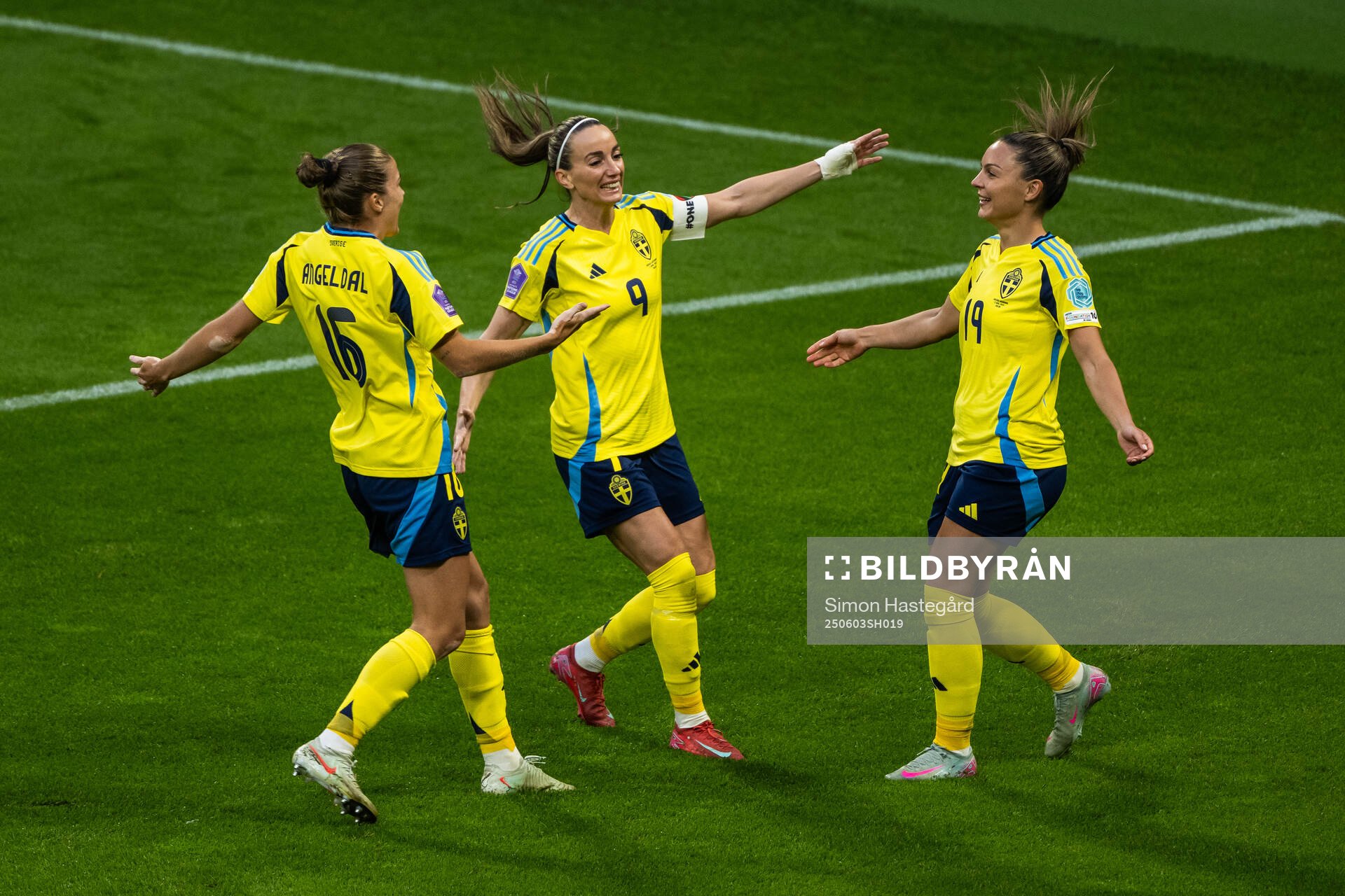 Filippa Angeldahl and Kosovare Asllani of Sweden celebrate