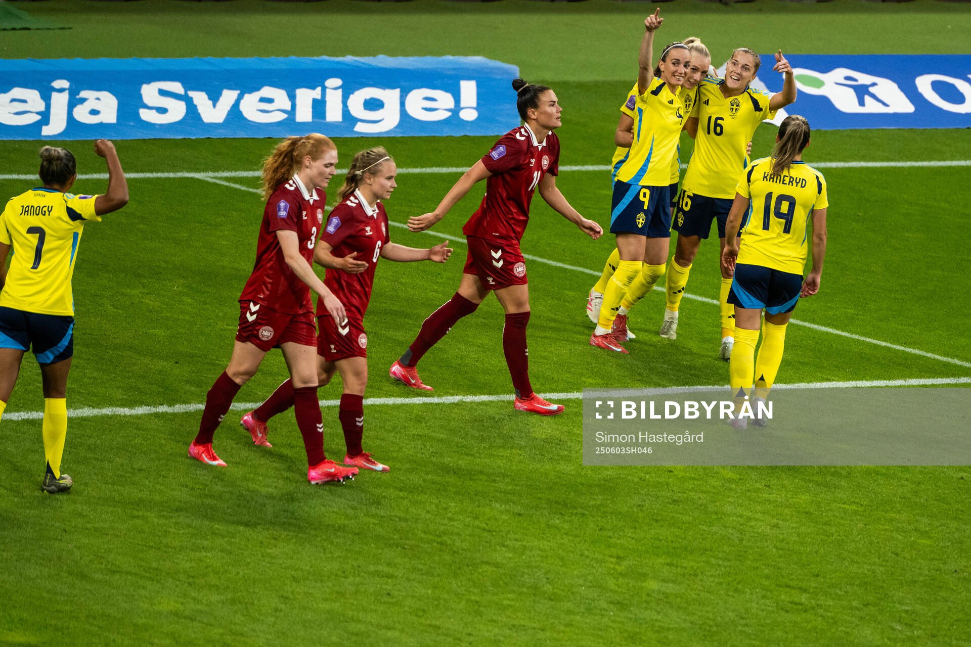 Kosovare Asllani, Stina Blackstenius, Filippa Angeldahl and