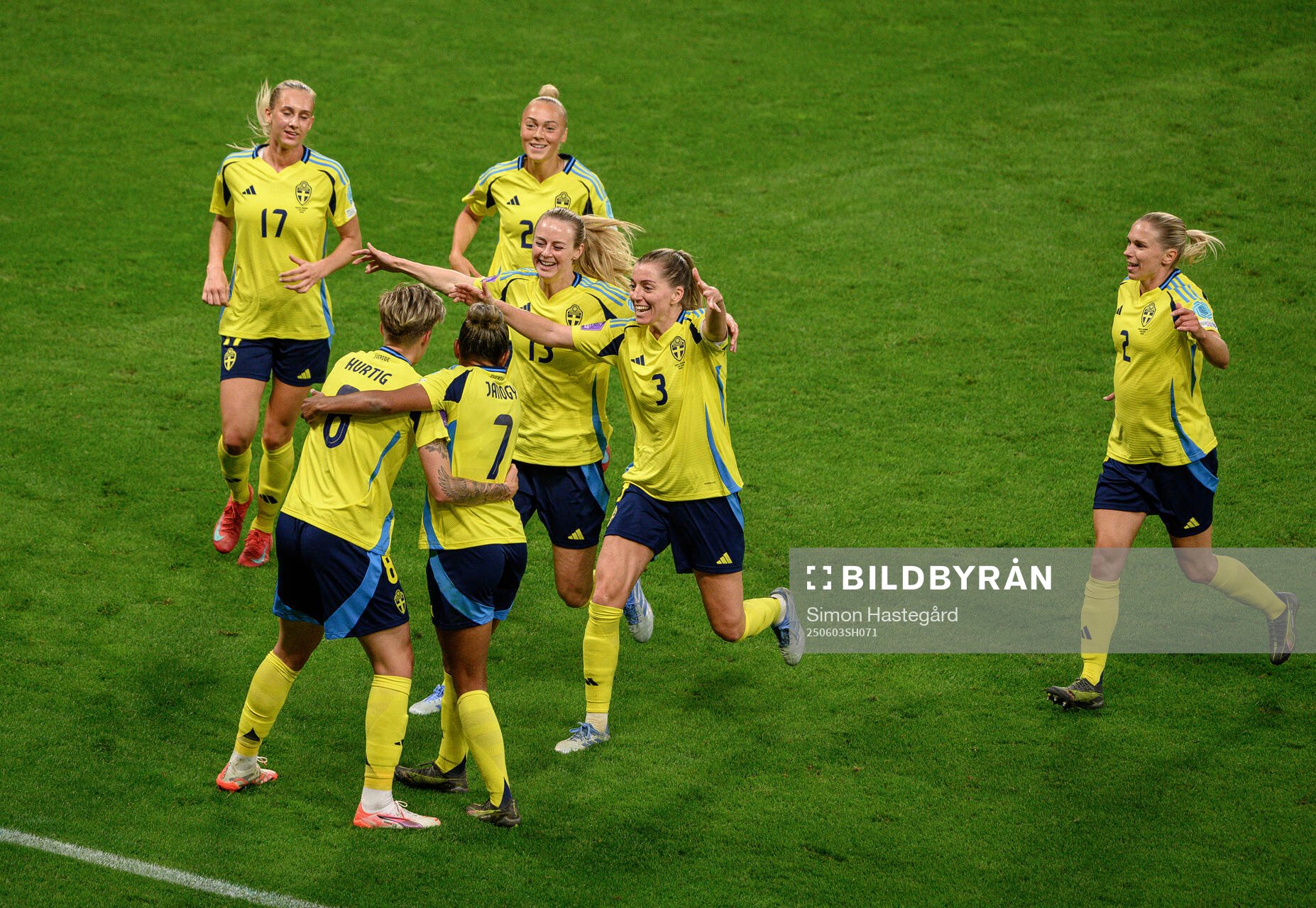 Lina Hurtig of Sweden celebrates the 6-1 goal with Madelen