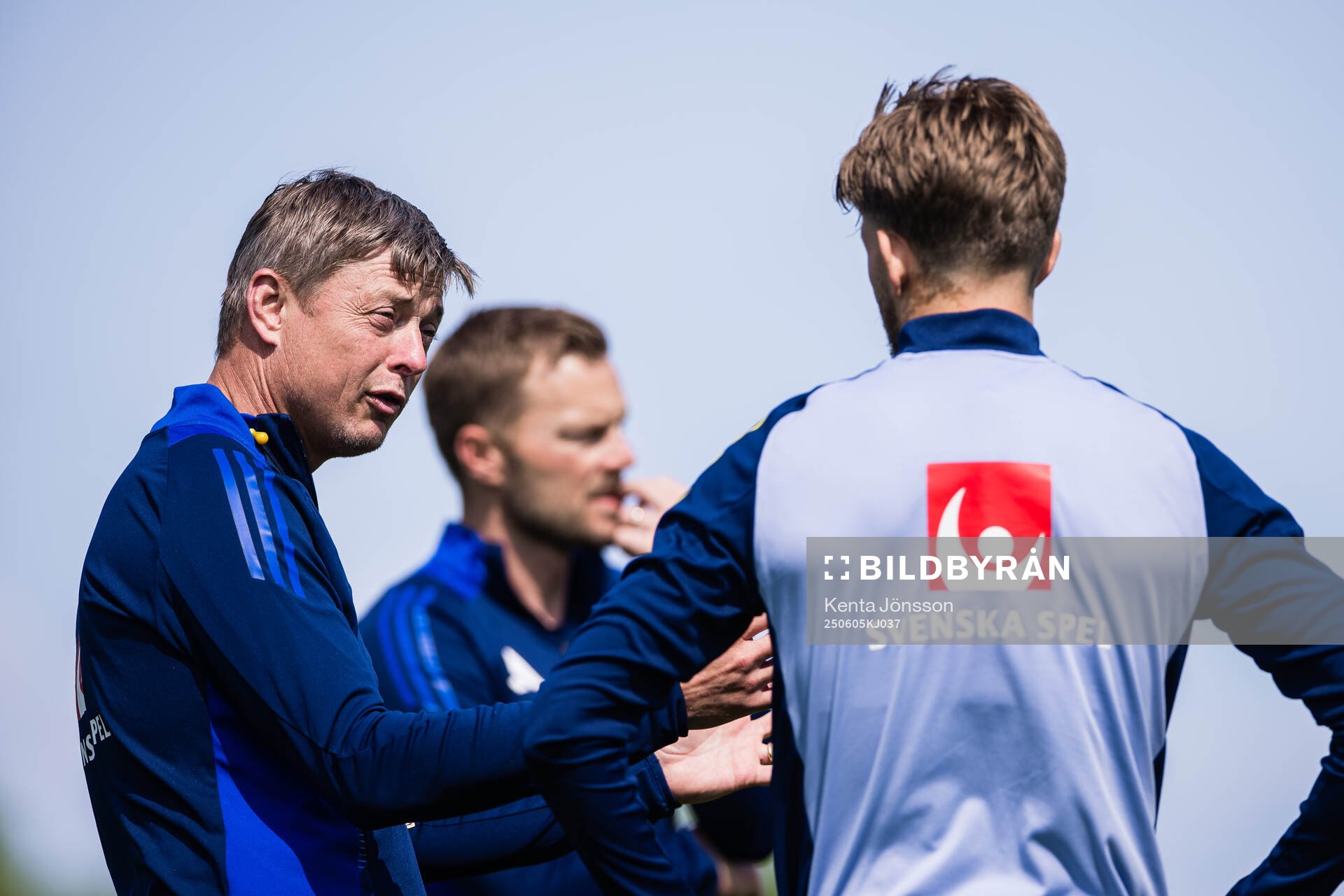 Head coach Jon Dahl Tomasson and Anton Saletros of the