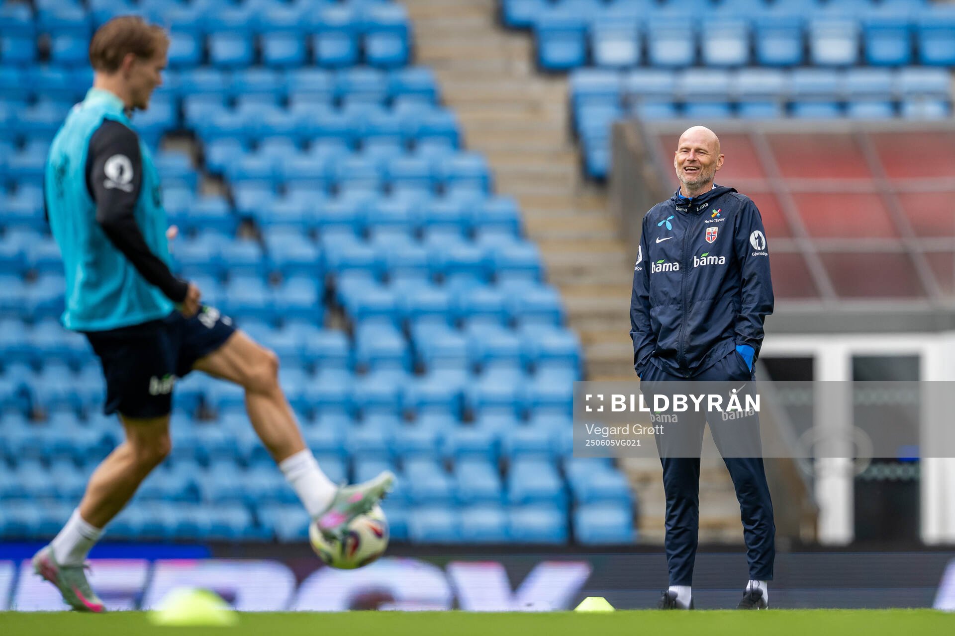 Martin Ødegaard and Ståle Solbakken, head coach of the