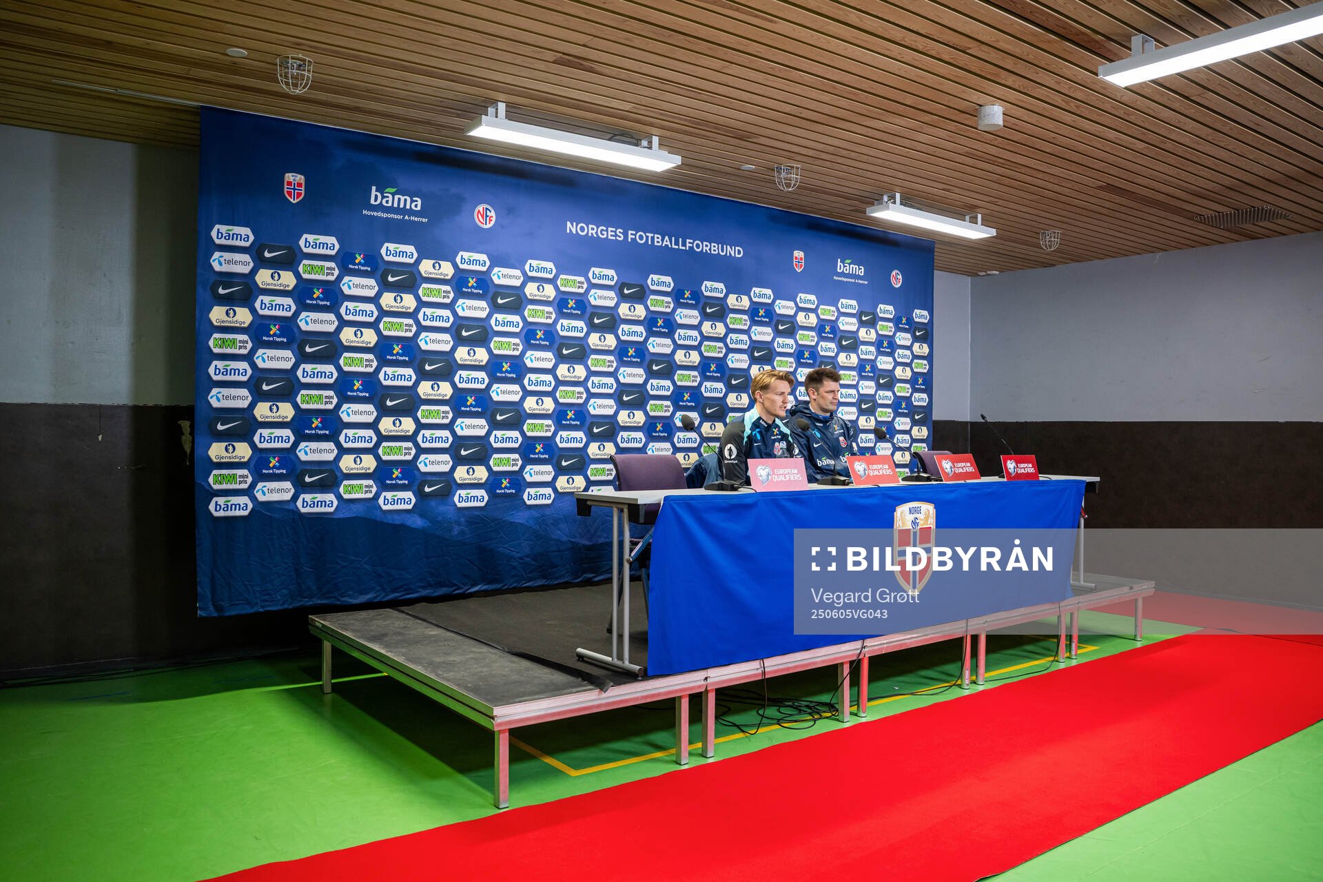 Martin Ødegaard and press officer Morten Morisbak