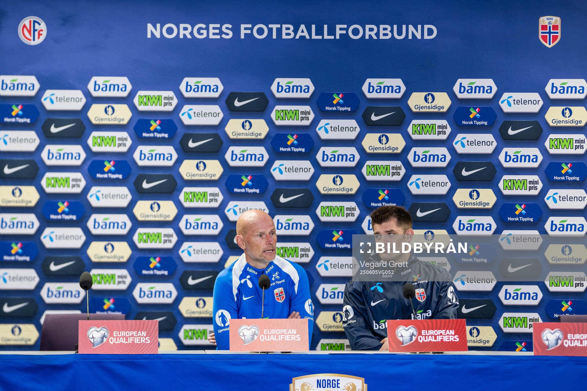 Head coach Ståle Solbakken and press officer Morten