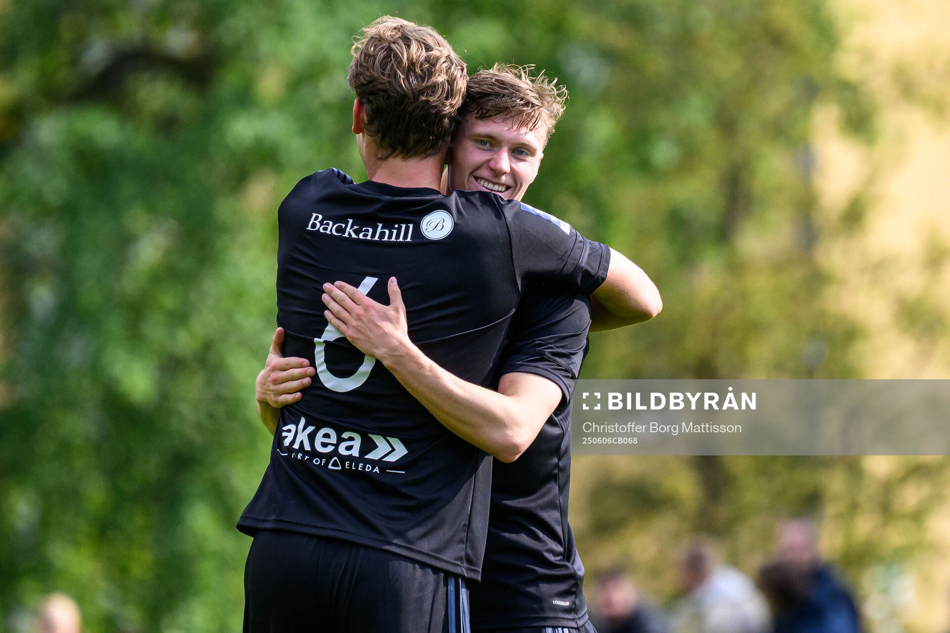 Ängelholms Anton Nilsson jublar med Daniel Bergman