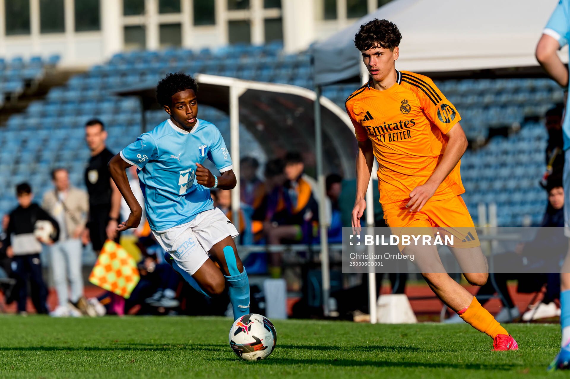 Malmö FFs Sakariya Osman och Real Madrids Victor Manuel