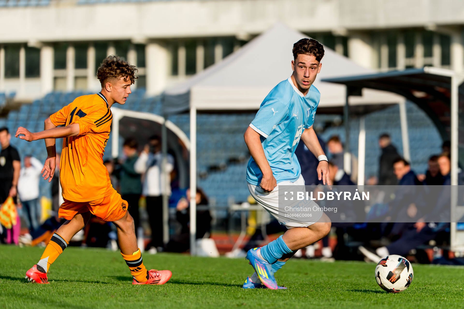 Real Madrids Gonzalo Reina Bastida och Malmö FFs Daniel