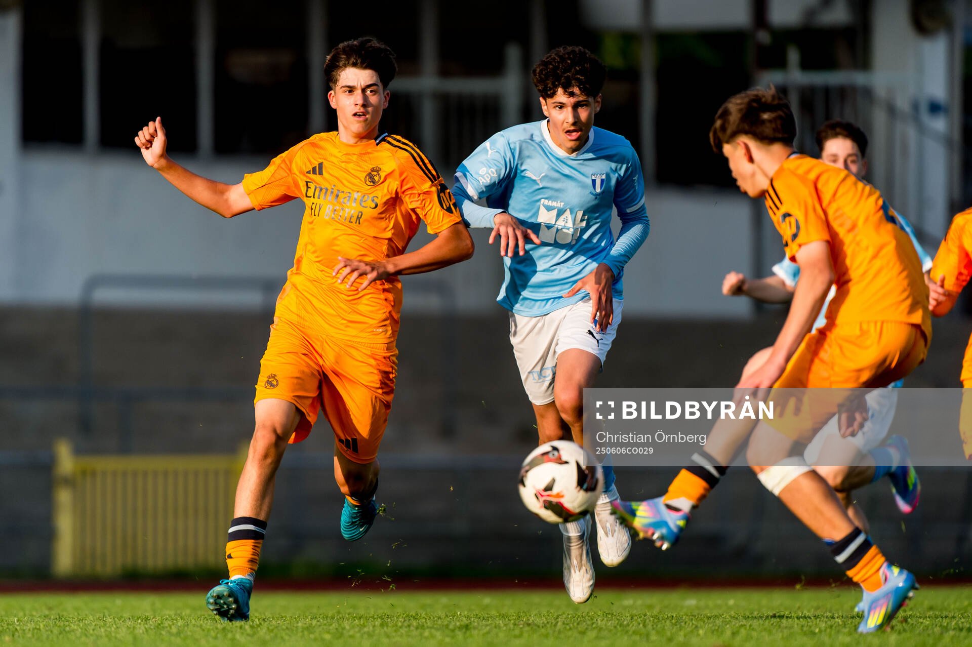Real Madrids Hector Montero Rodriguez och Malmö FFs Leart