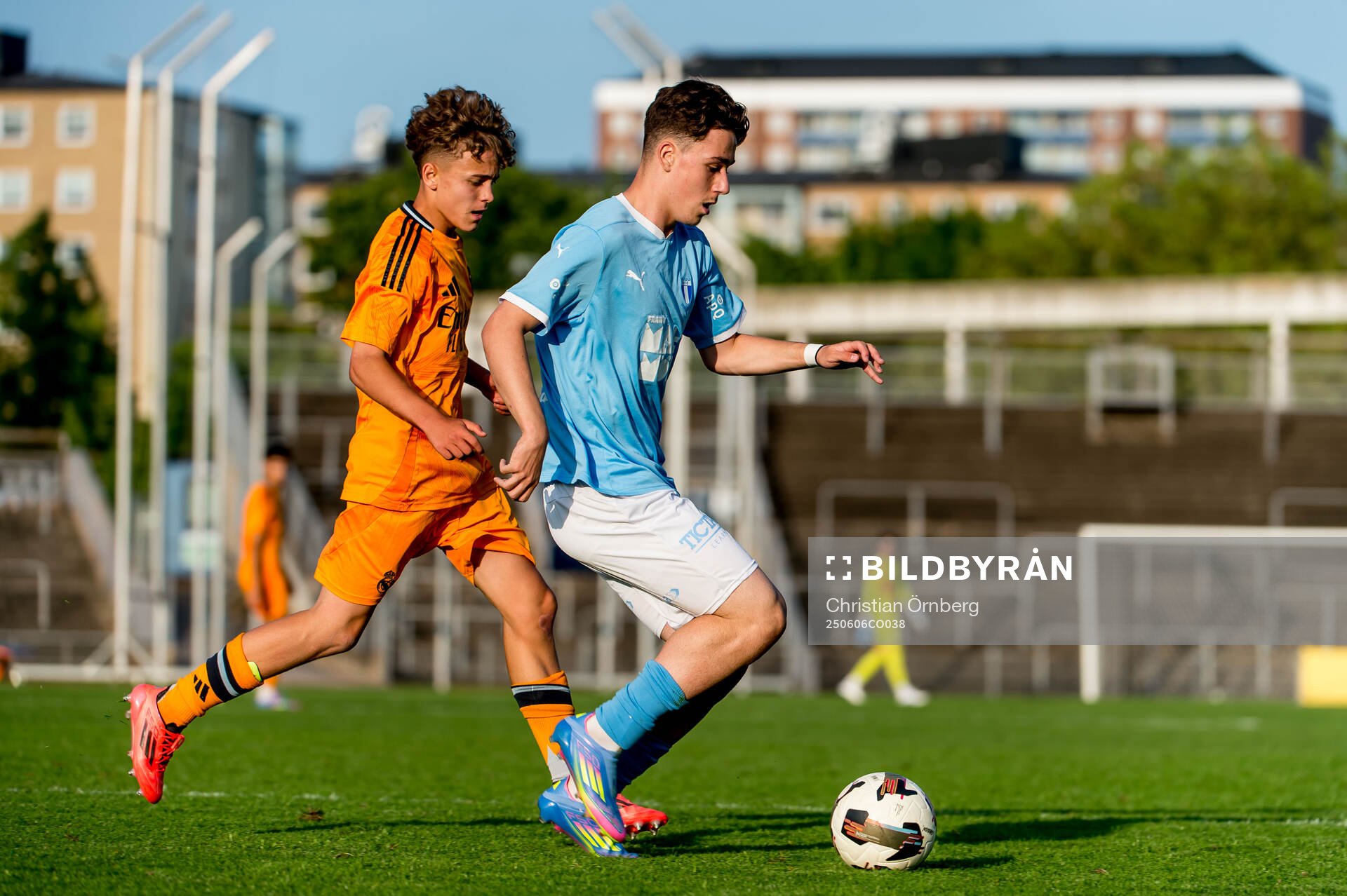 Real Madrids Gonzalo Reina Bastida och Malmö FFs Daniel