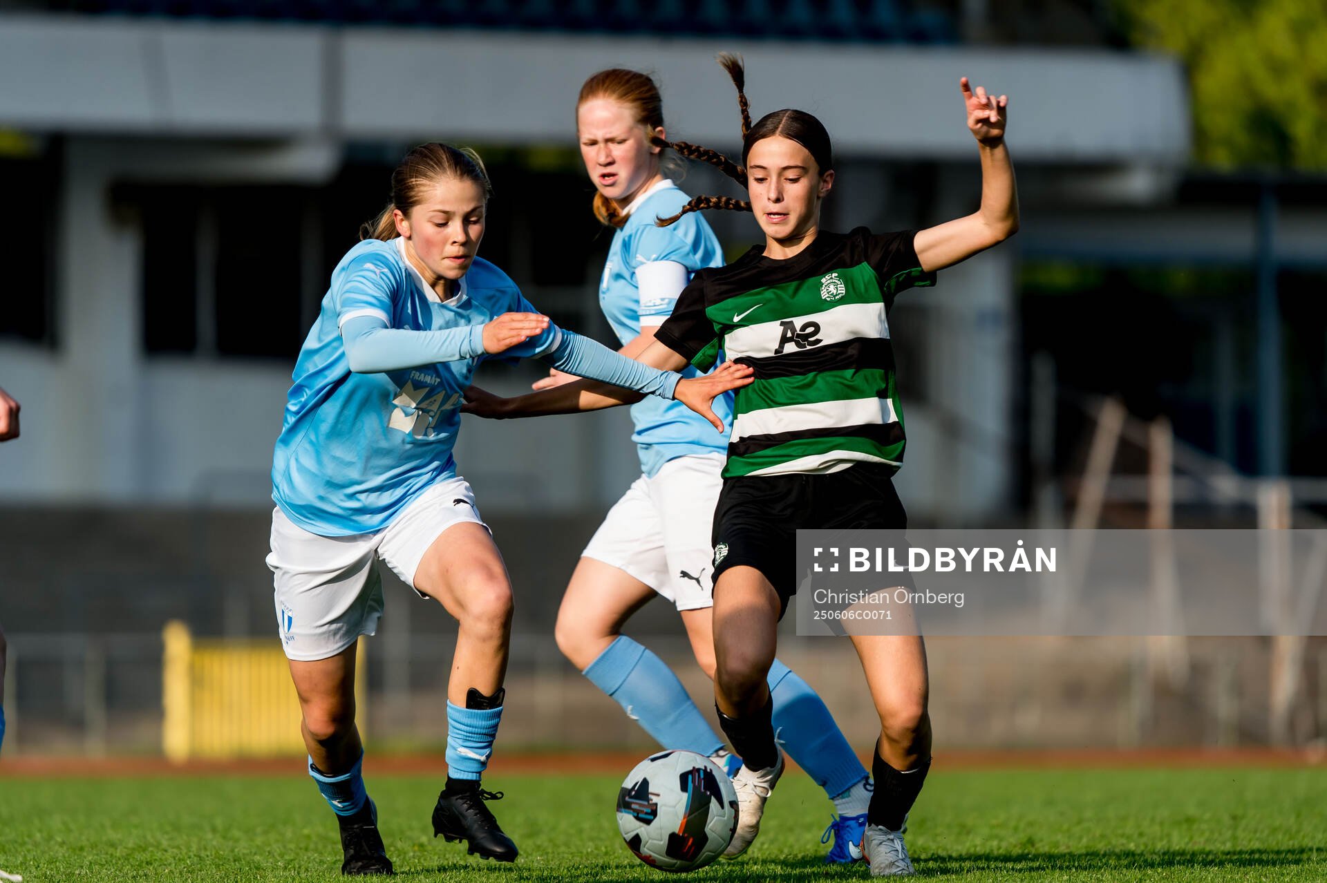 Malmö FFs Hedvig Norlander och Sporting CPs Teresa Pinto