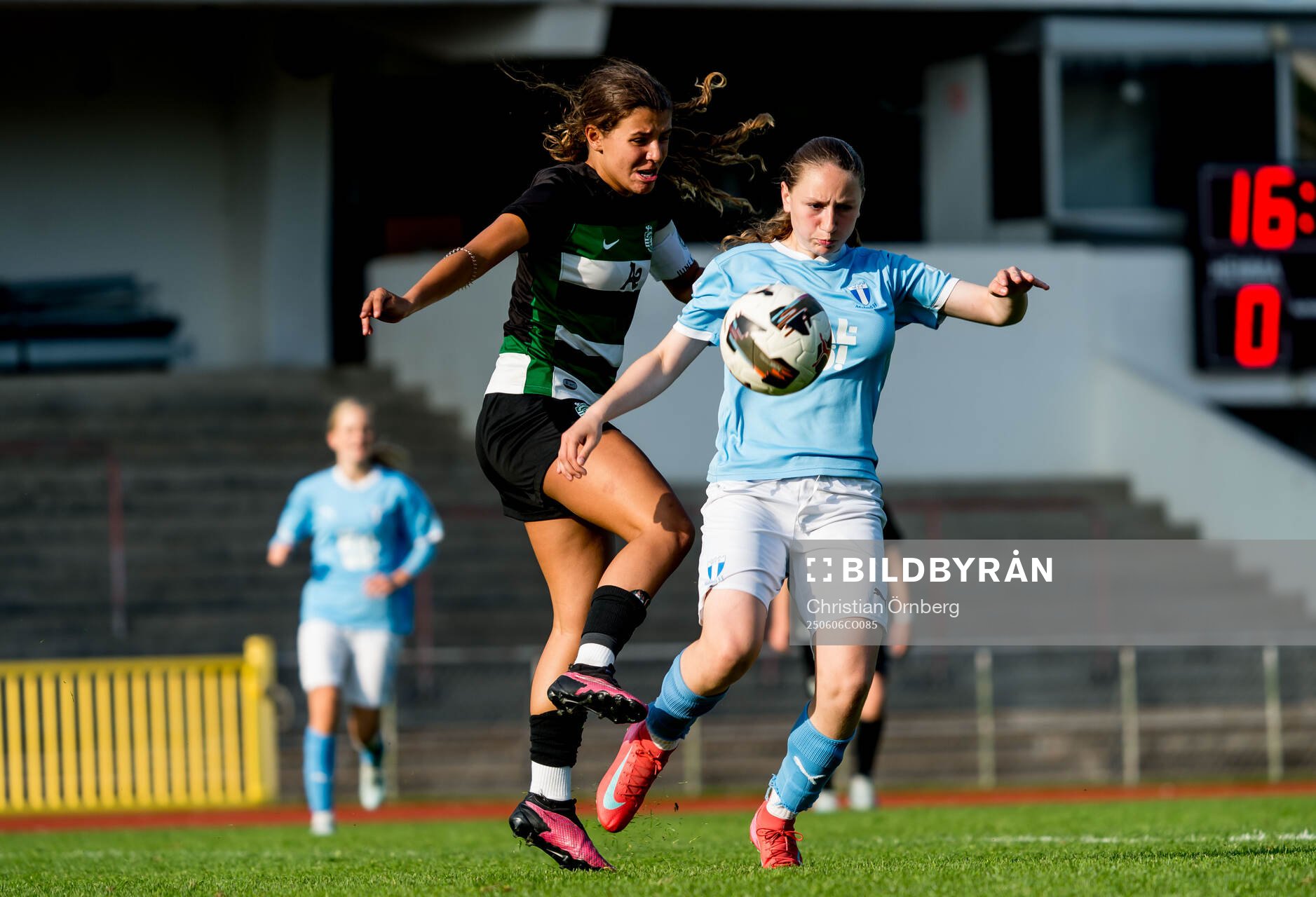 Sporting CPs Maria Alves och Malmö FFs Leonora Ferizi