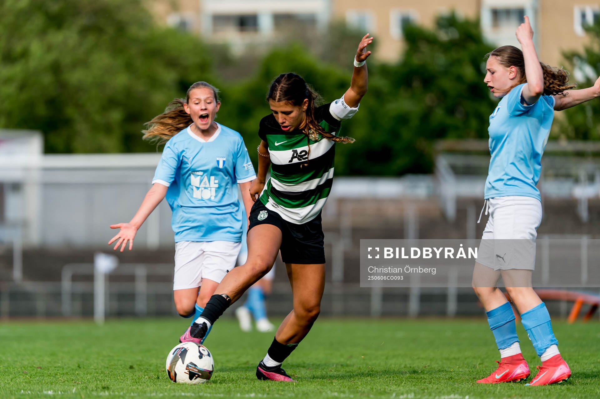 Sporting CPs Maria Alves och Malmö FFs Leonora Ferizi