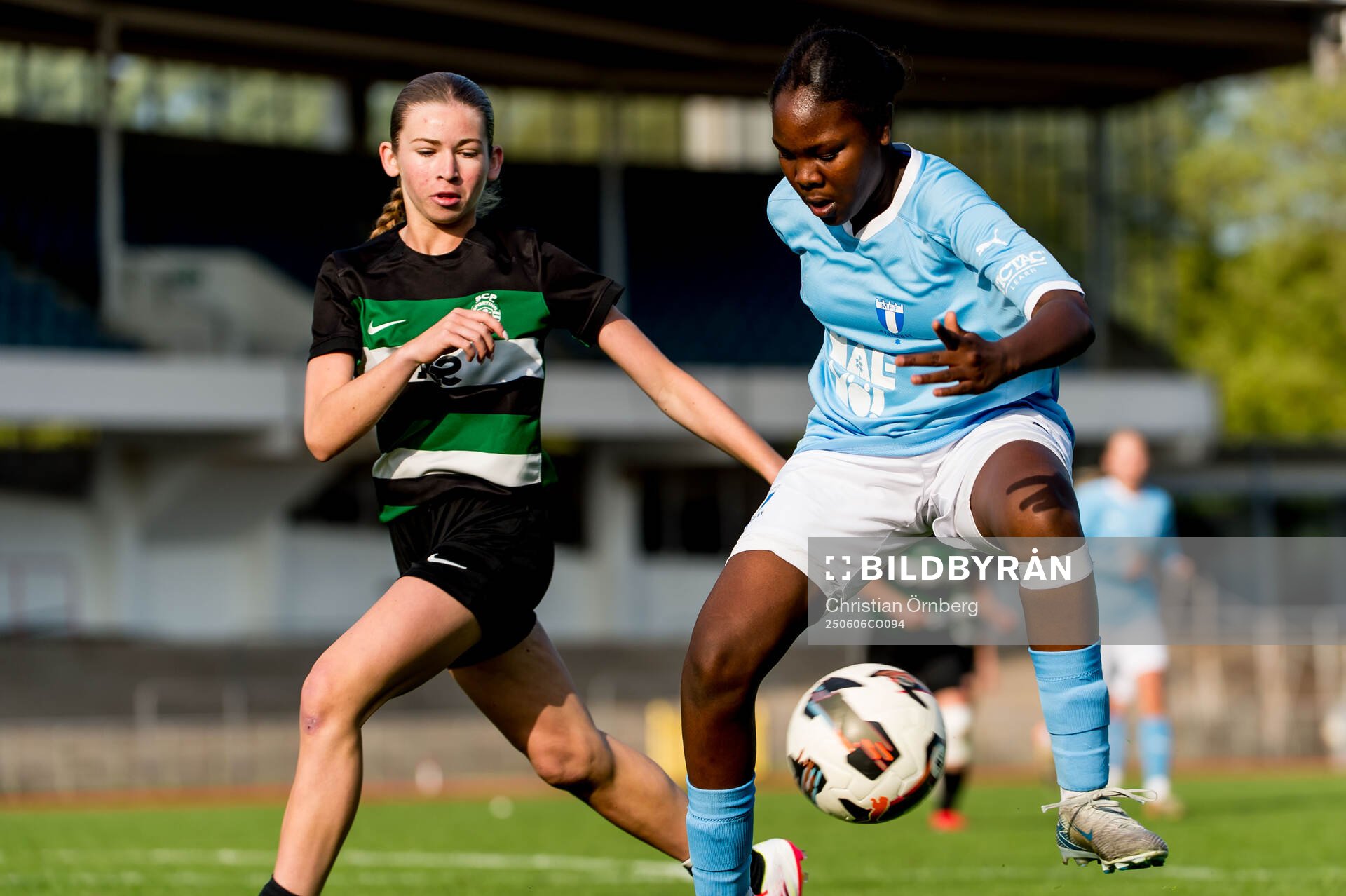 Malmö FFs Manar Salih och Sporting CPs Rafaela Soares