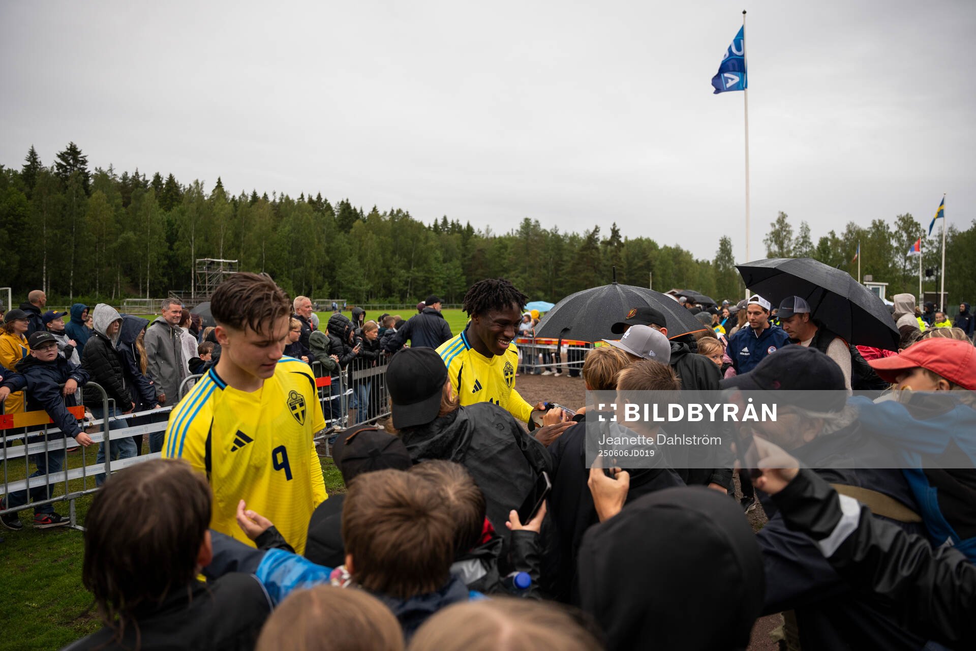 Sveriges Åke Andersson och Bilal Konteh Krubally