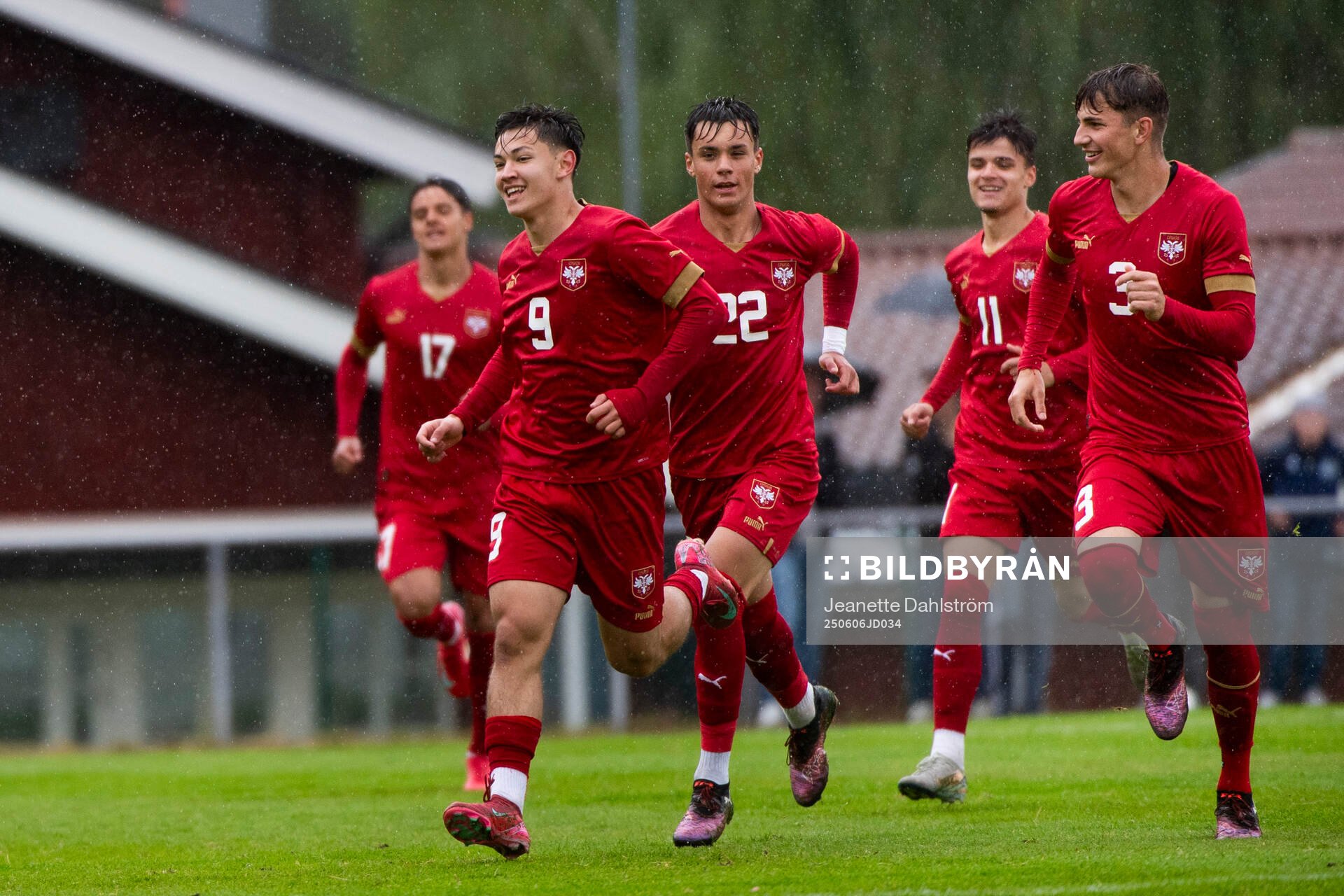 Serbiens Andrej Popov jublar över 0-1 målet