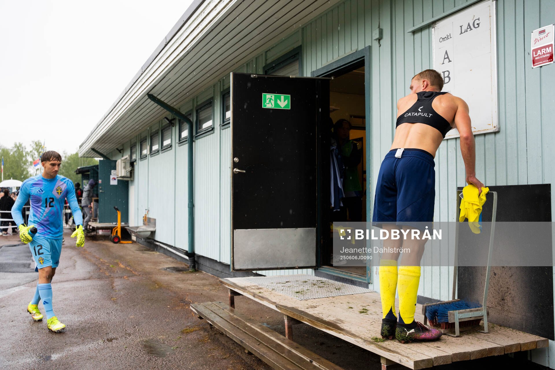 Sveriges målvakt Nils Ramming och Alexander Olsson