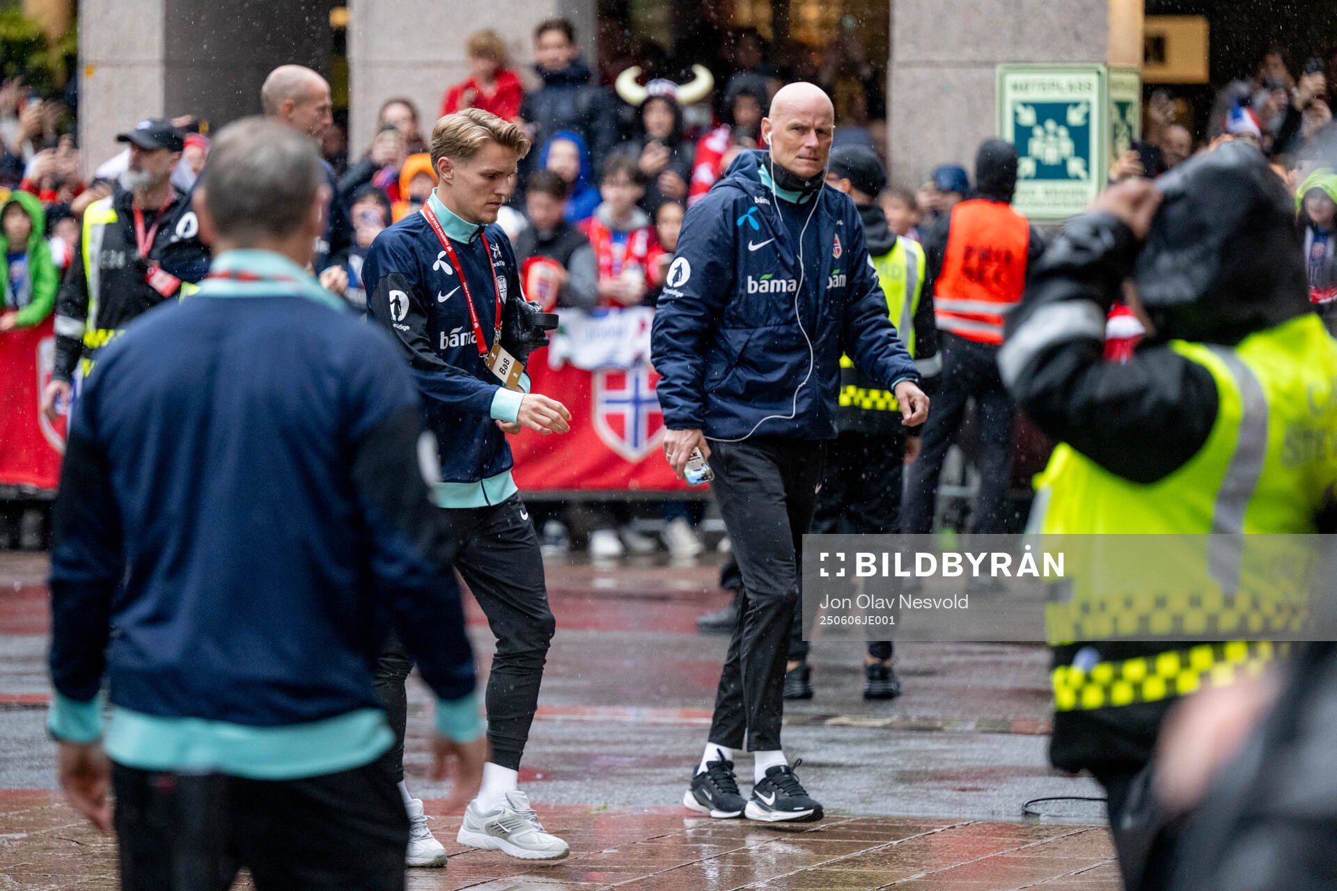 Martin Ødegaard of Norway and head coach Ståle Solbakken