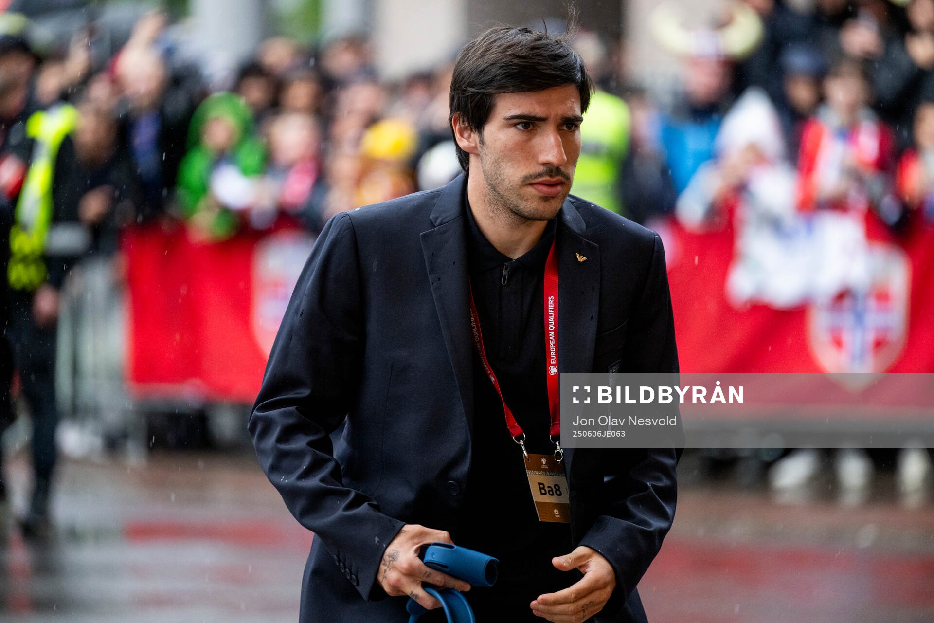 Sandro Tonali of Italy arrives