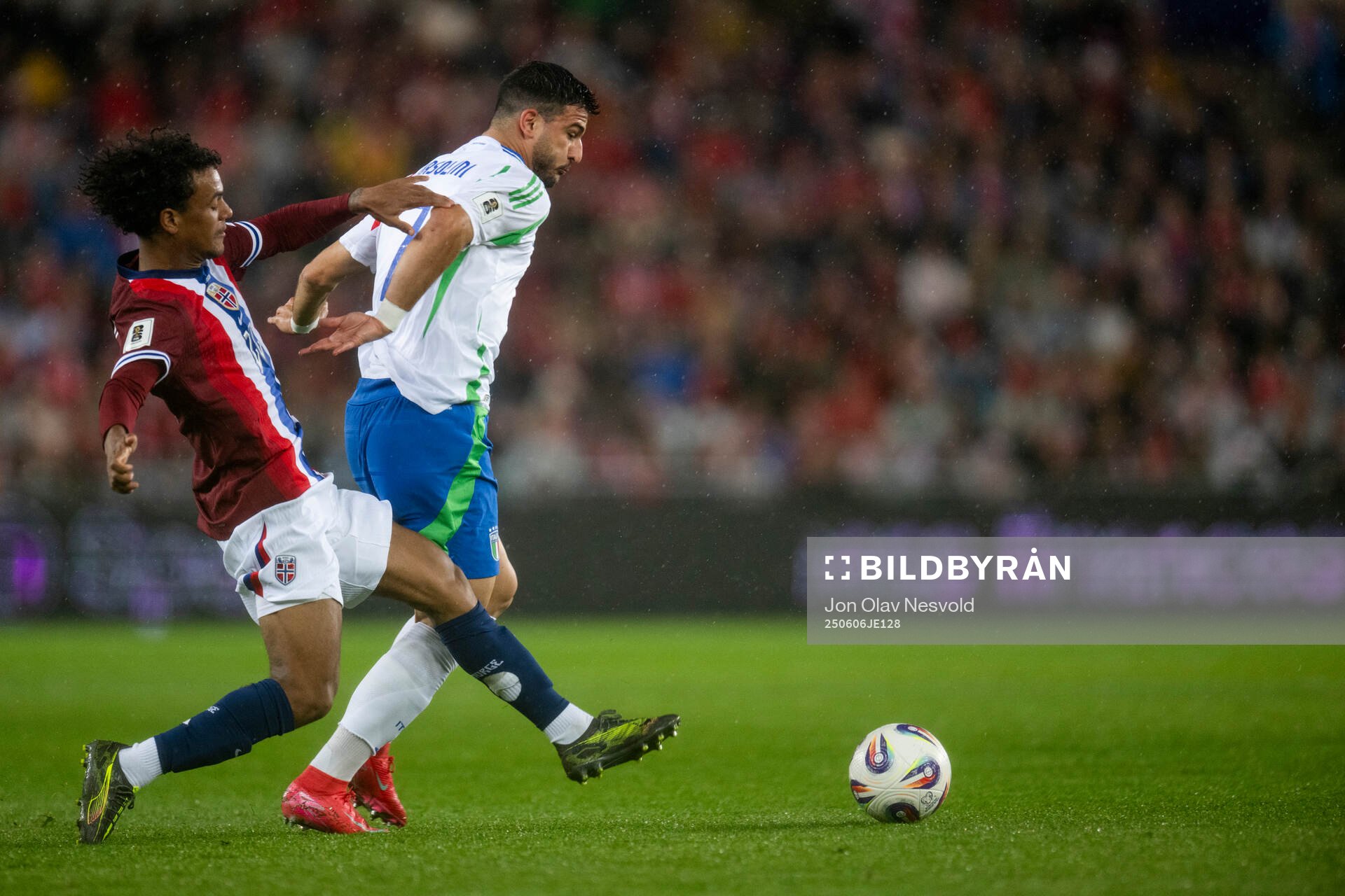 Oscar Bobb of Norway and Riccardo Orsolini iof Italy
