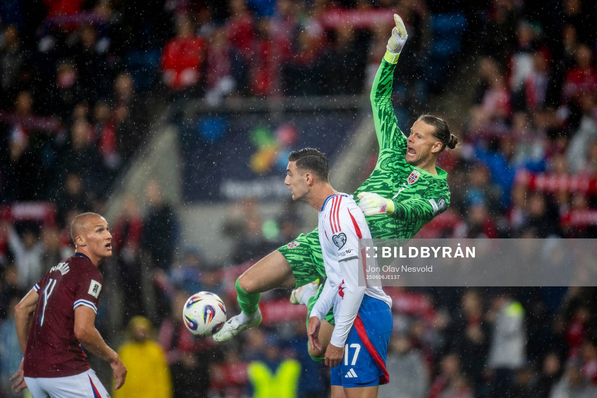 Leo Østigård of Norway, Lorenzo Lucca of Italy and