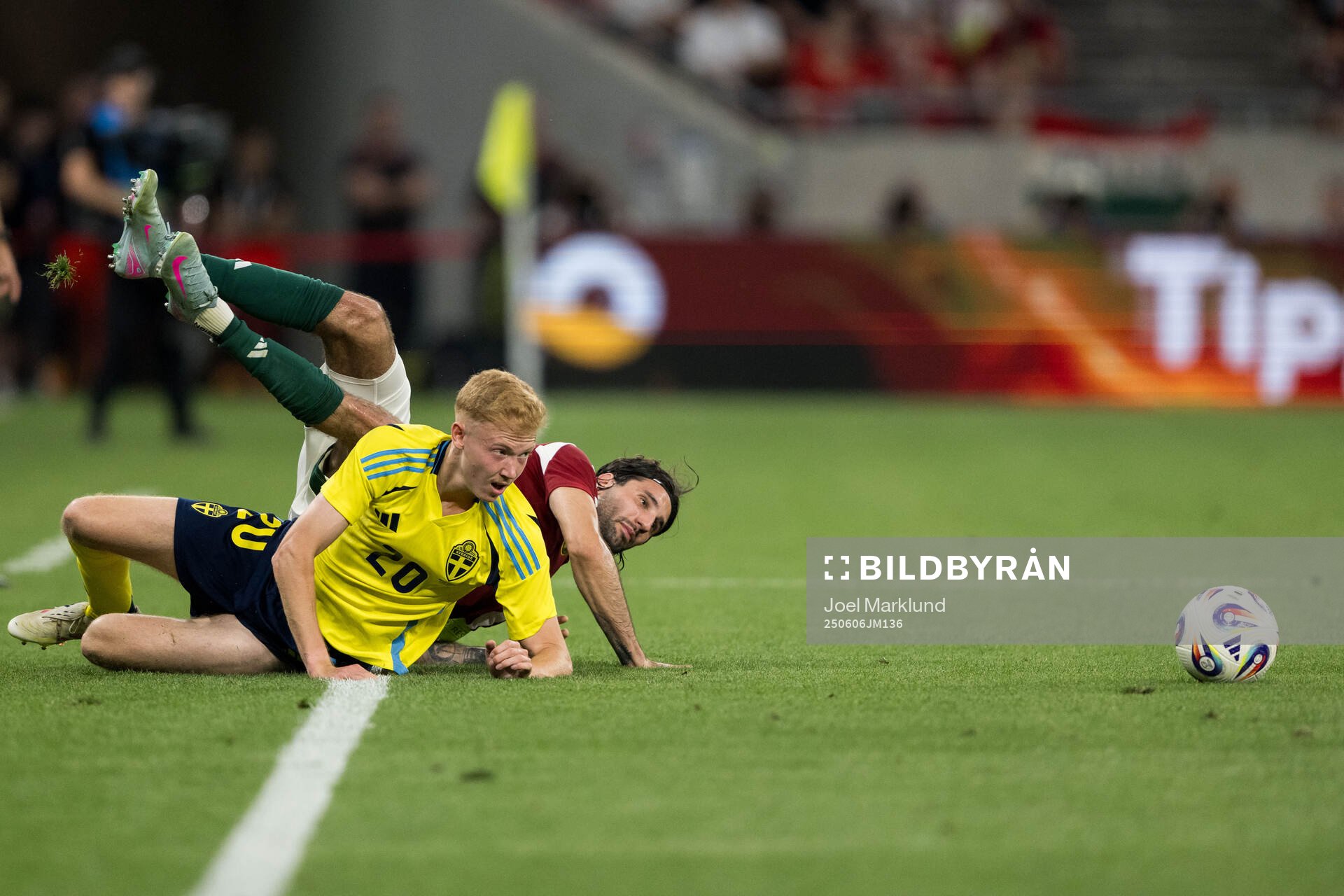 Hugo Larsson of Sweden and Dominik Szoboszlai of Hungary