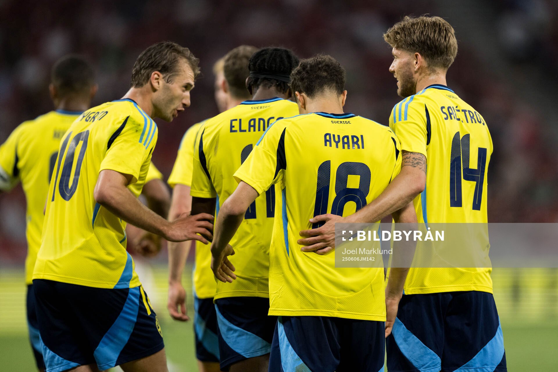 Yasin Ayari of Sweden celebrates with Anton Salétros