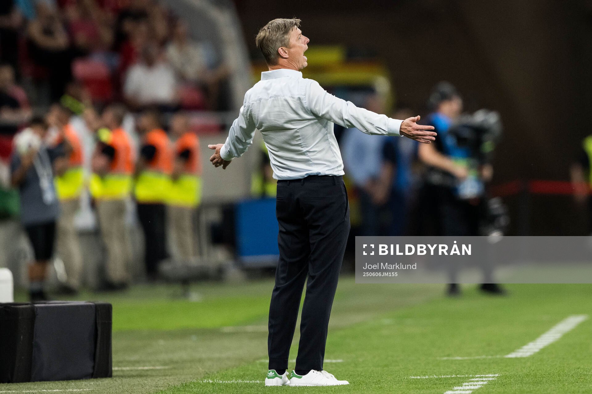 Head coach Jon Dahl Tomasson of Sweden