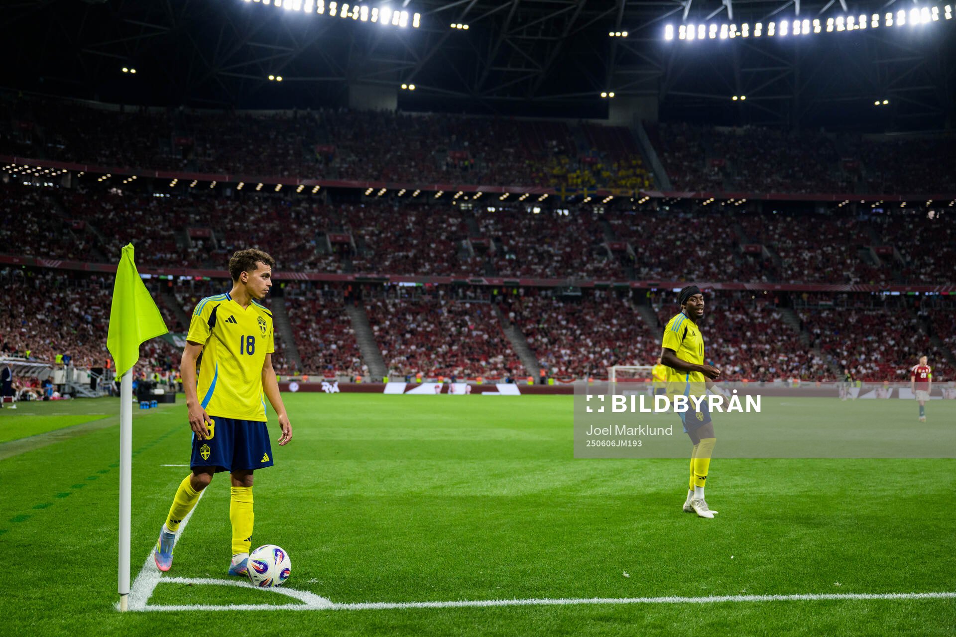 Yasin Ayari and Anthony Elanga of Sweden