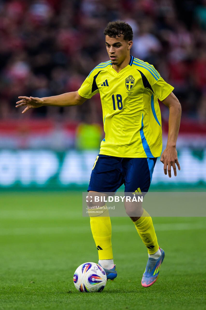 Yasin Ayari of Sweden