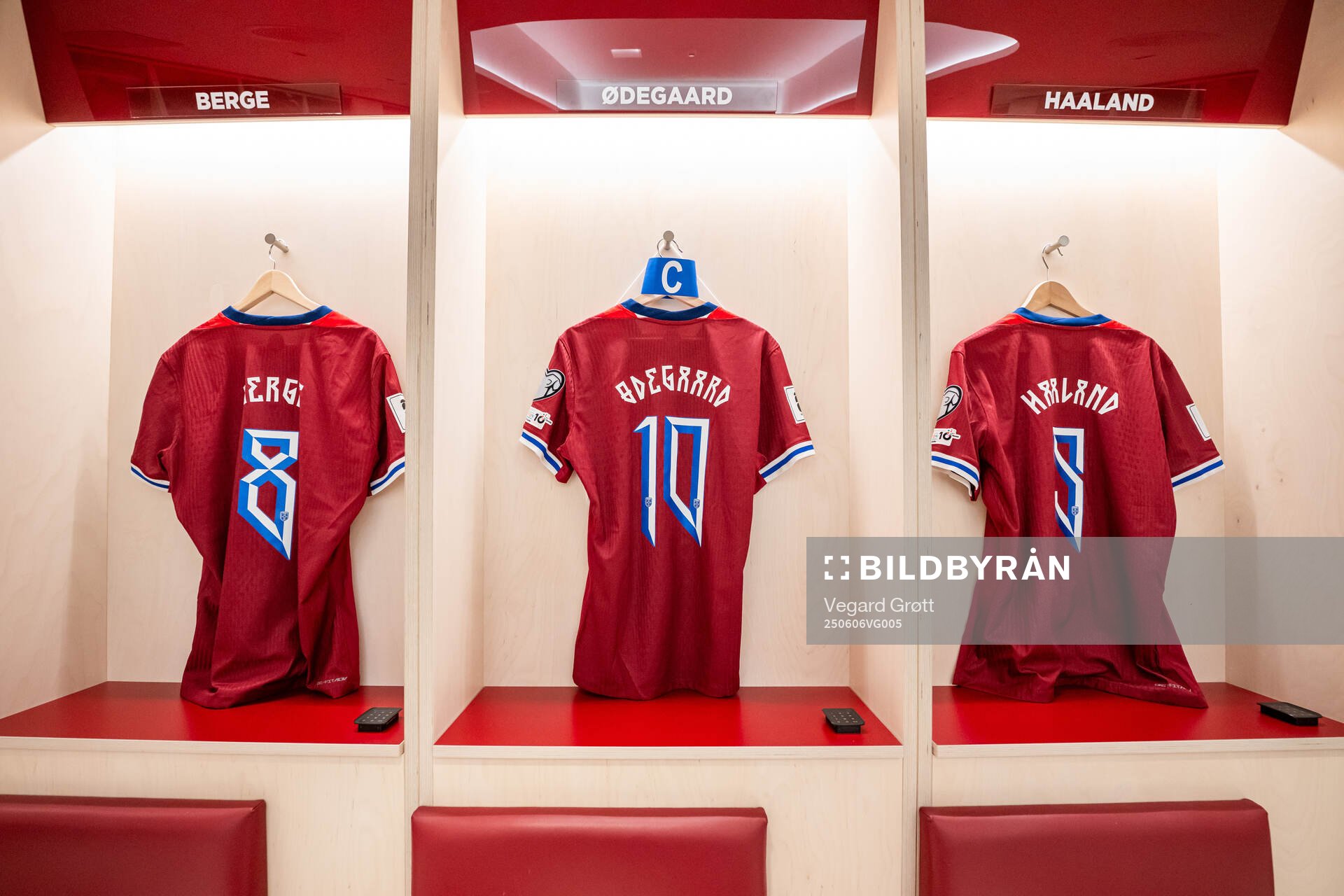 The kits of Sander Berge, Martin Ødegaard and Erling Braut