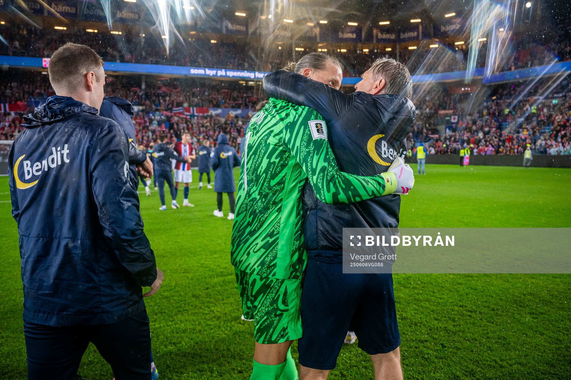 Goalkeeper Ørjan Håskjold Nyland and assistant coach Kent