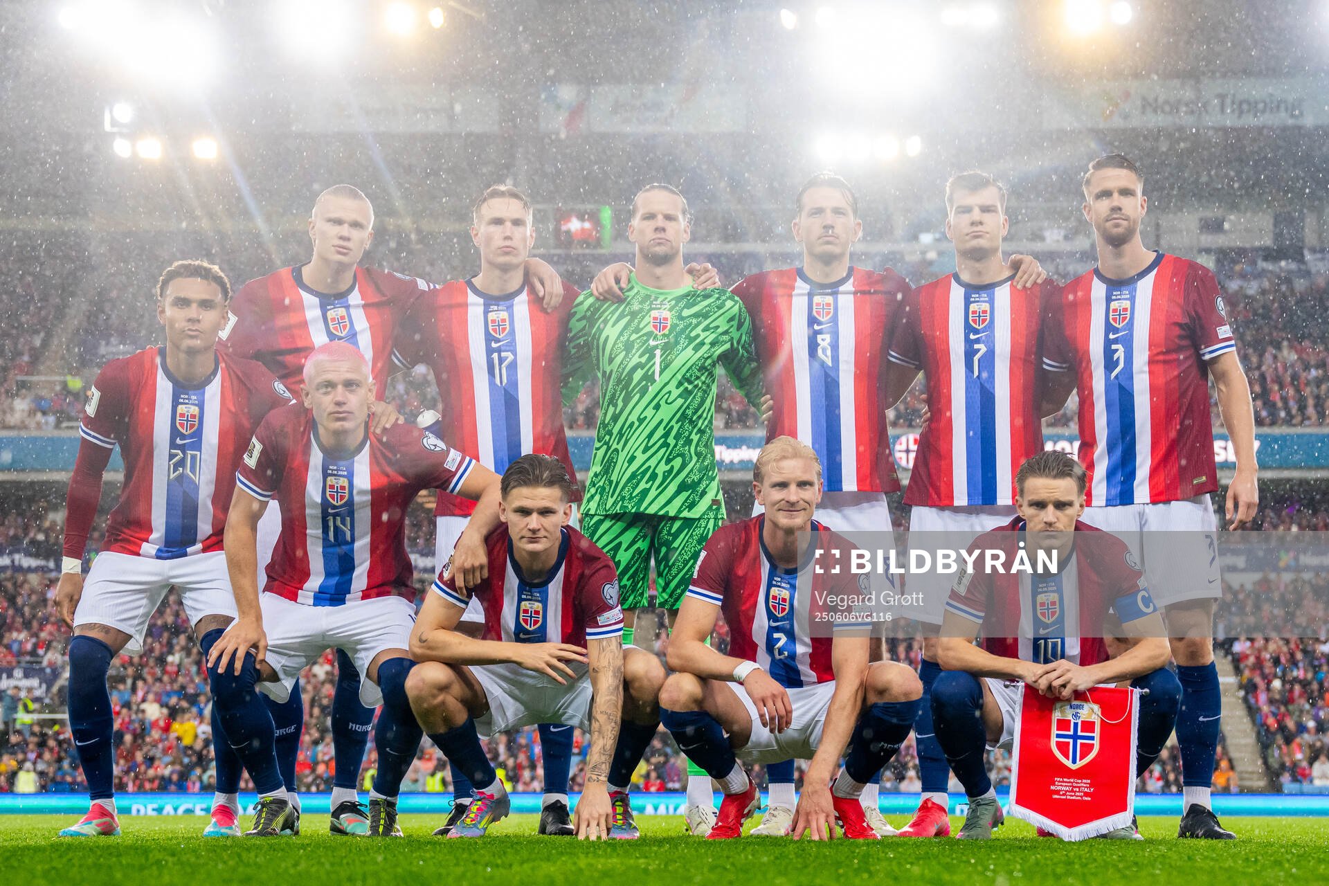 The starting eleven of Norway pose for a team photo