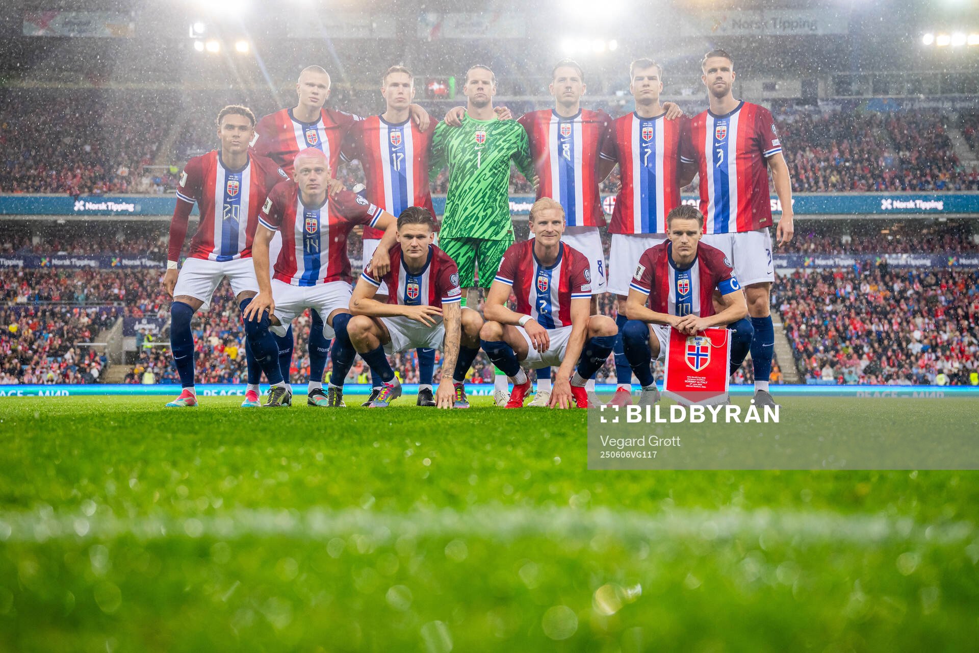 The starting eleven of Norway pose for a team photo