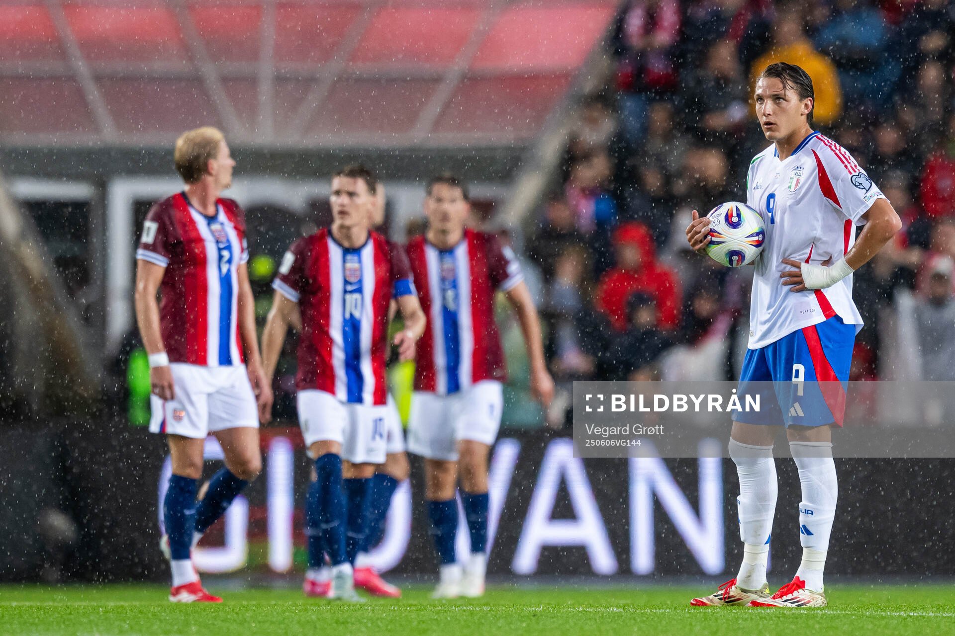 Mateo Retegui of Italy looks dejected