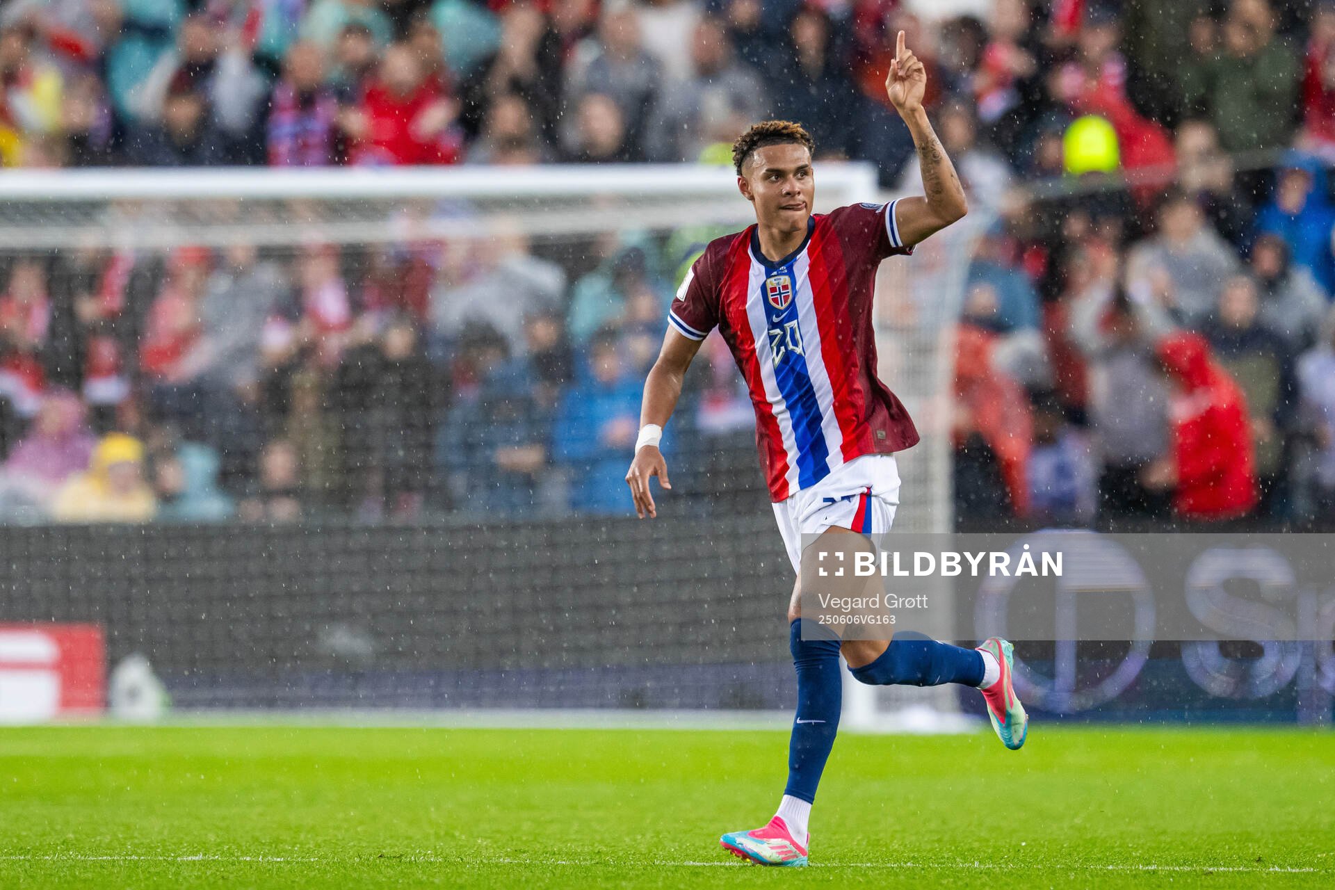 Antonio Nusa of Norway celebrates