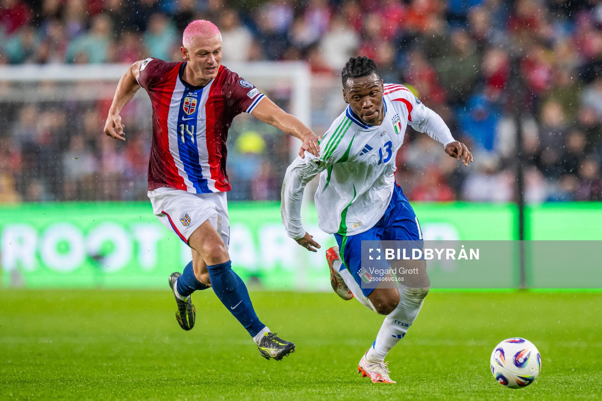 Julian Ryerson of Norway and Destiny Udogie of Italy